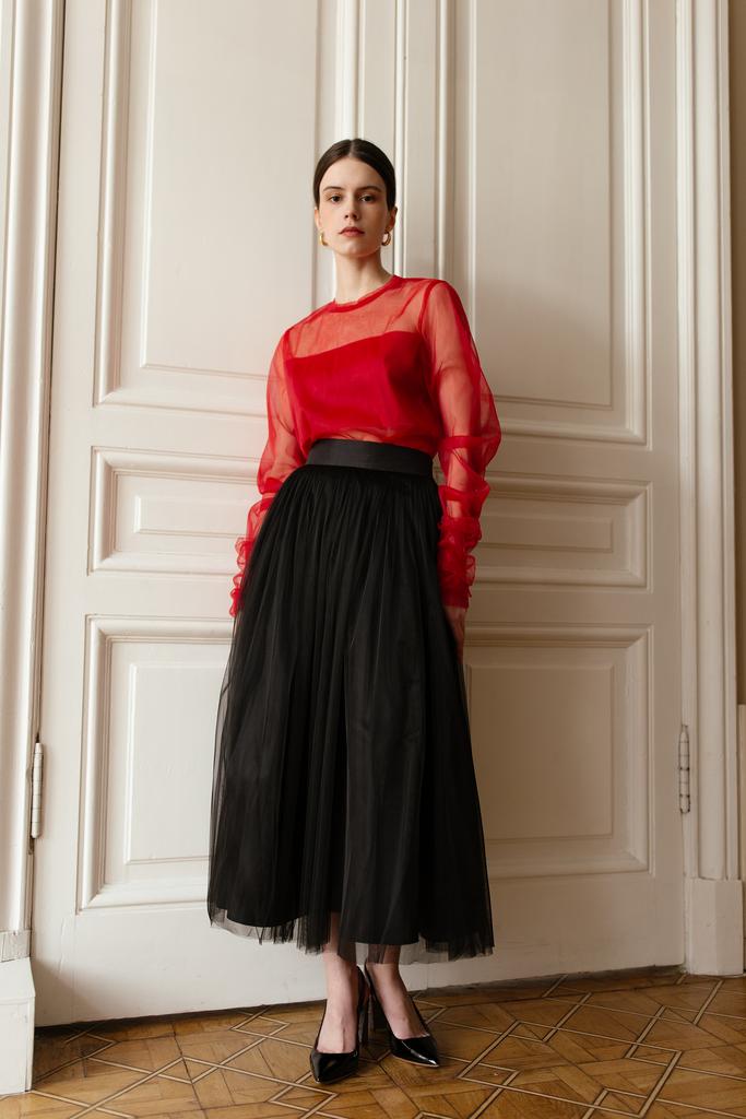 Красная блуза из фатина