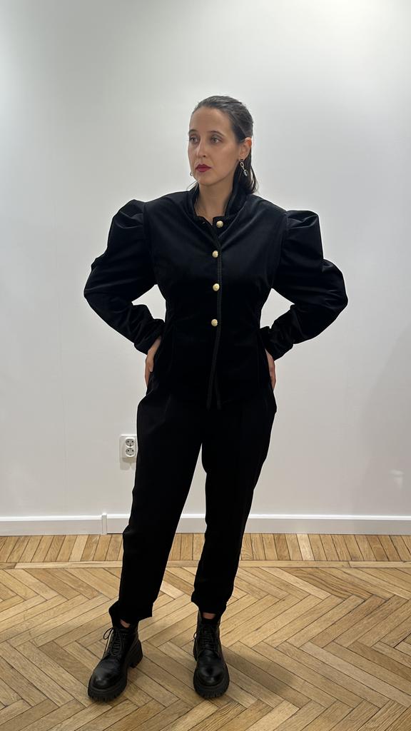 Жакет-амазонка из черного бархата