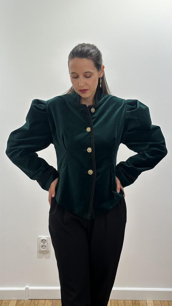 Жакет-амазонка из изумрудного бархата