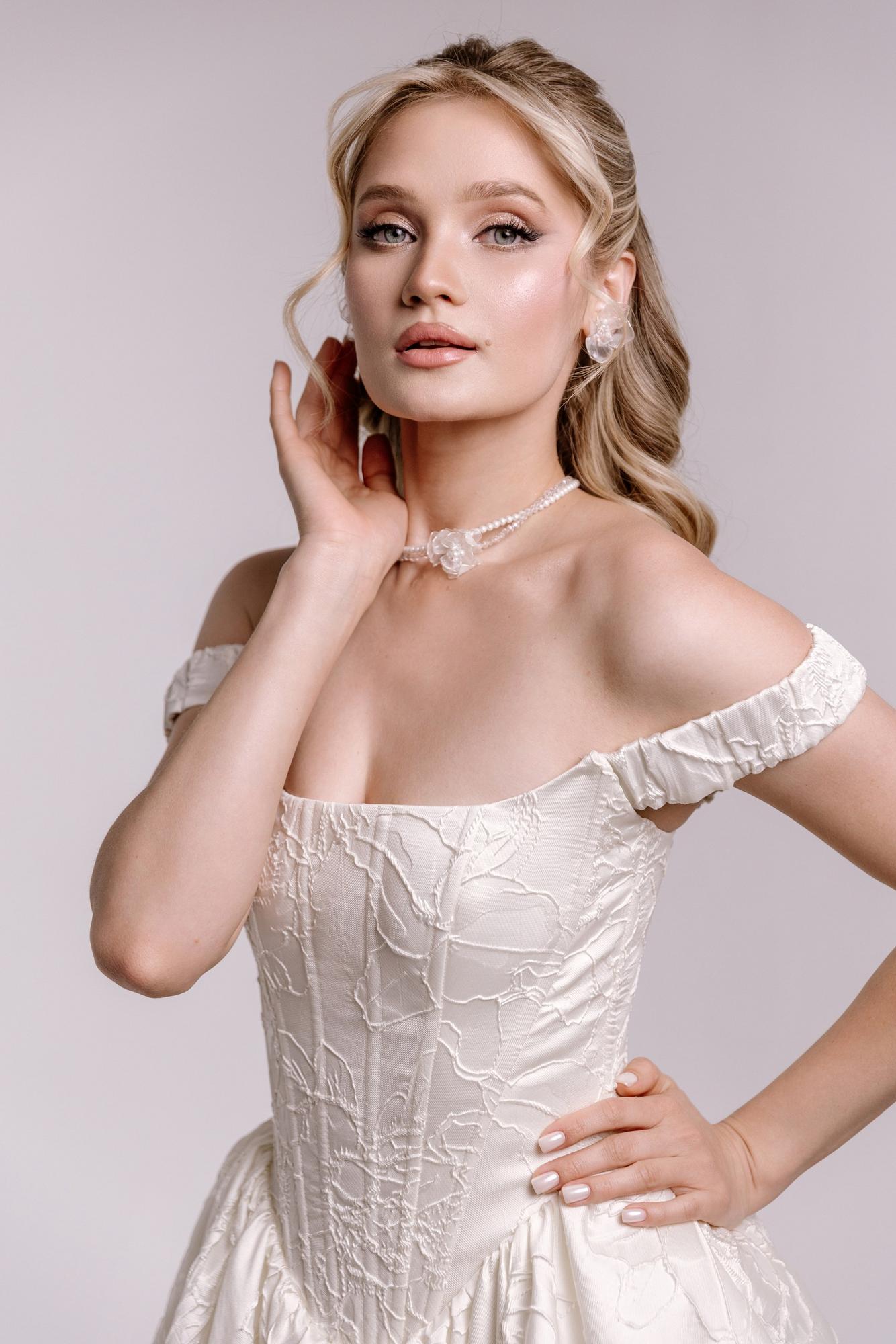 Чокер с цветком