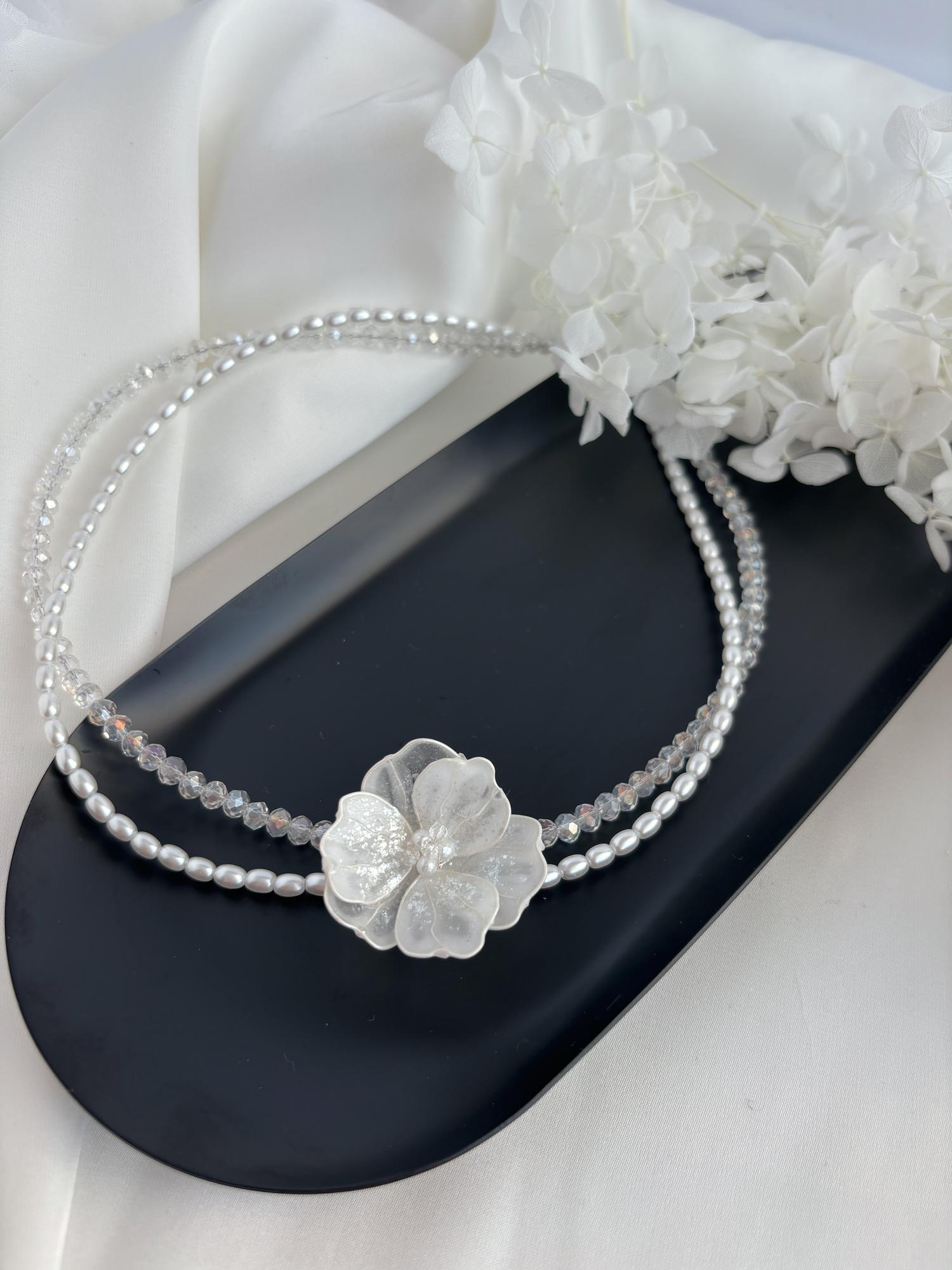 Чокер с цветком