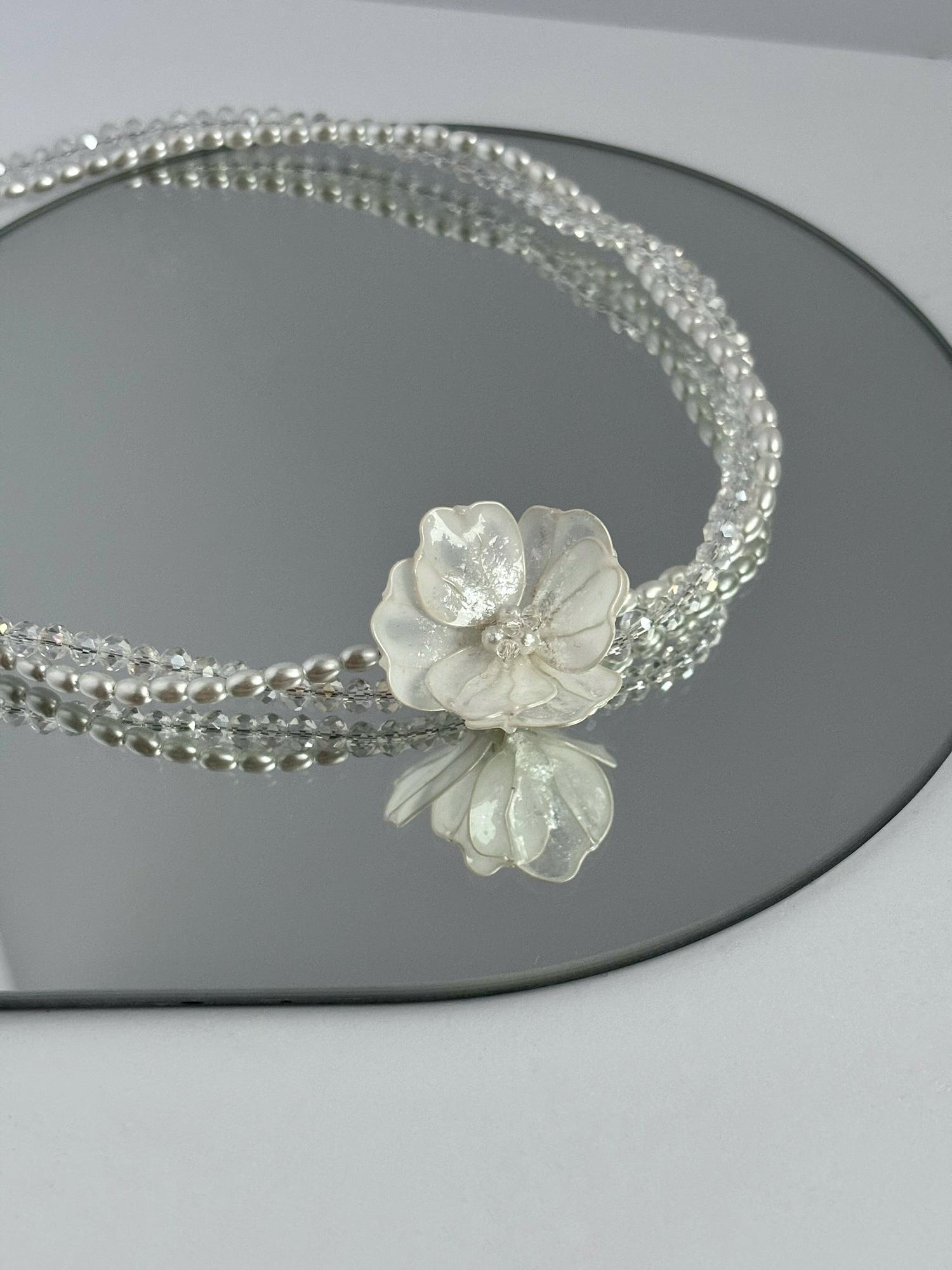 Чокер с цветком