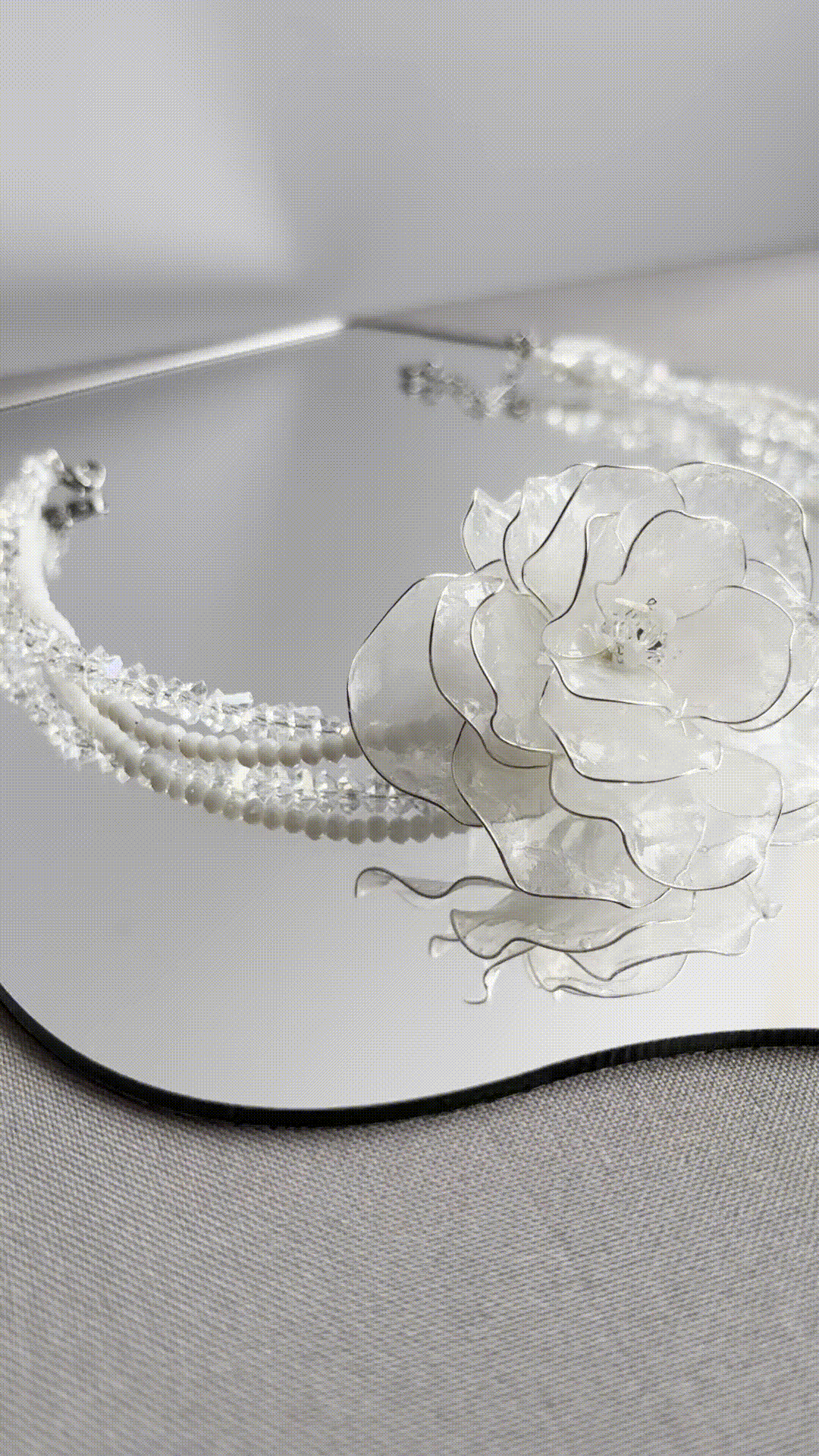 Чокер с цветком