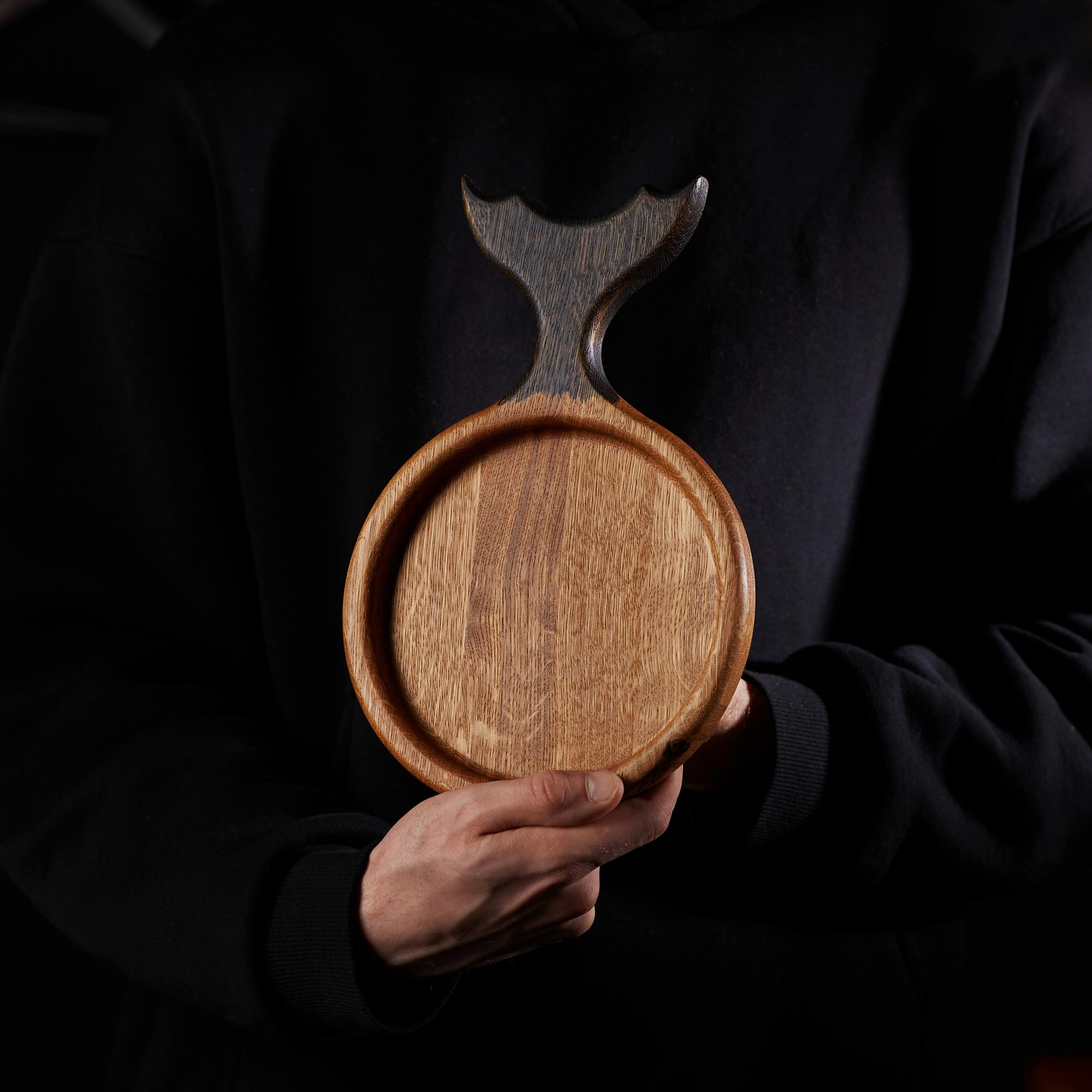 Доска сервировочная из дуба "Рыба мореная"