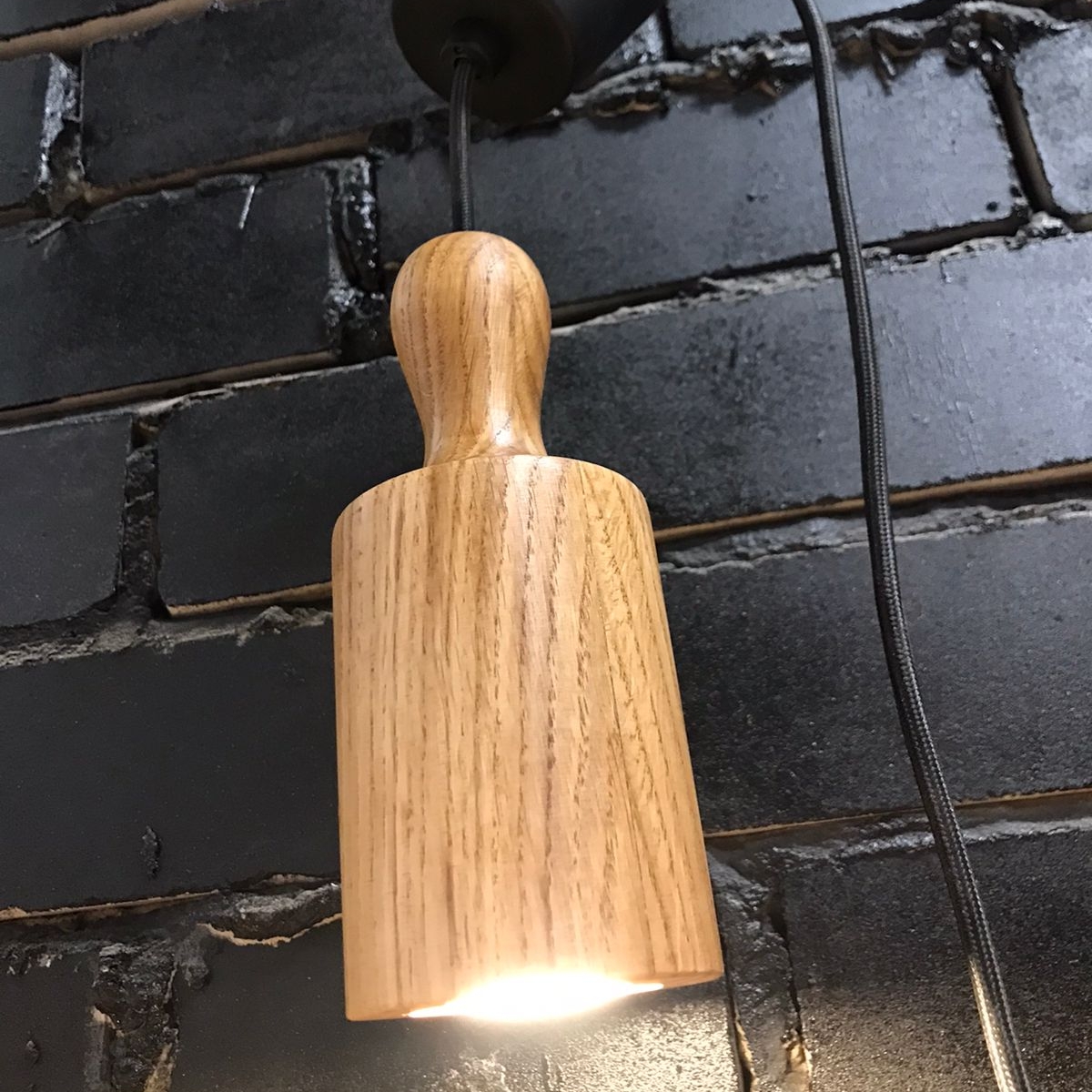 Подвесной деревянный светильник из дуба "Скалка"