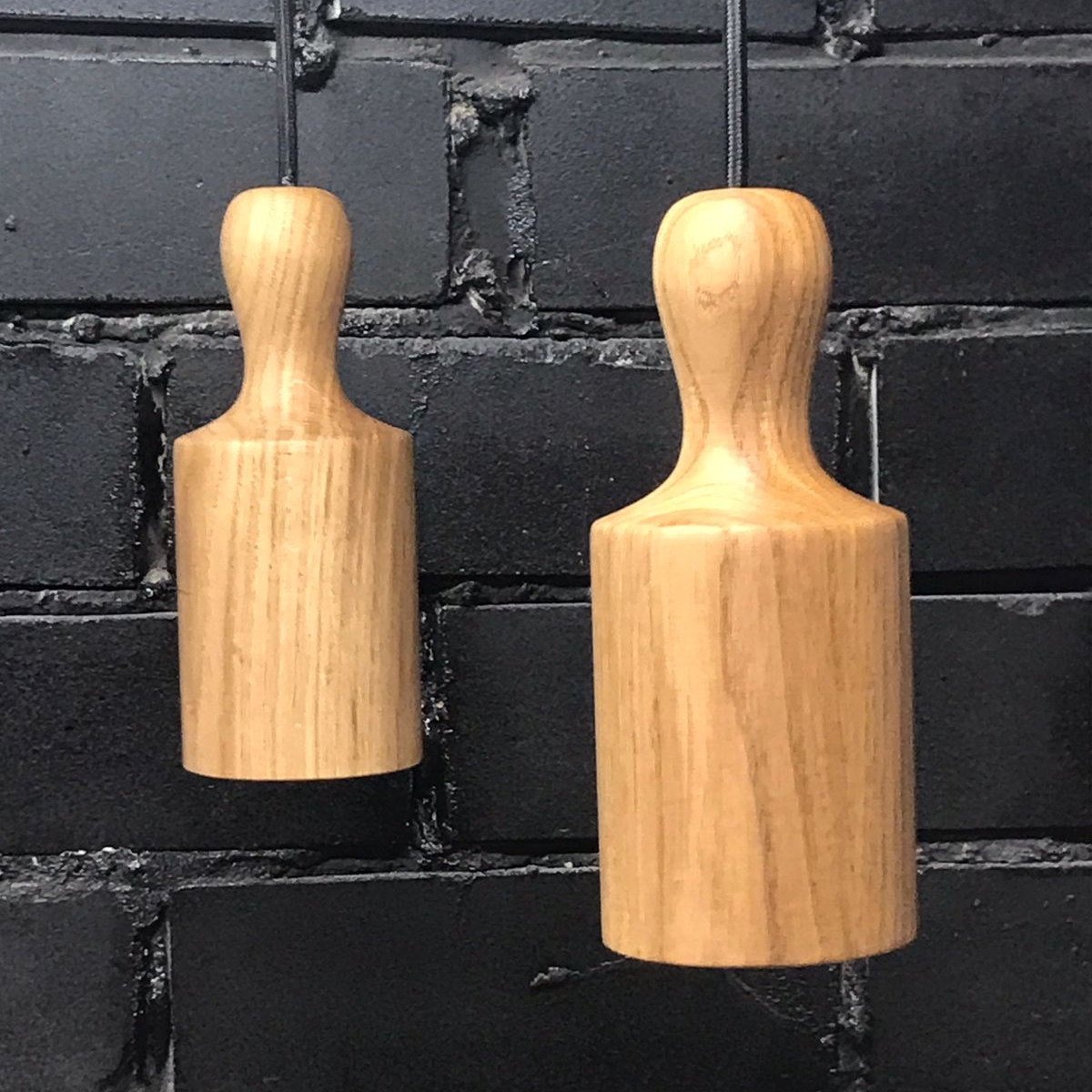 Подвесной деревянный светильник из дуба "Скалка"