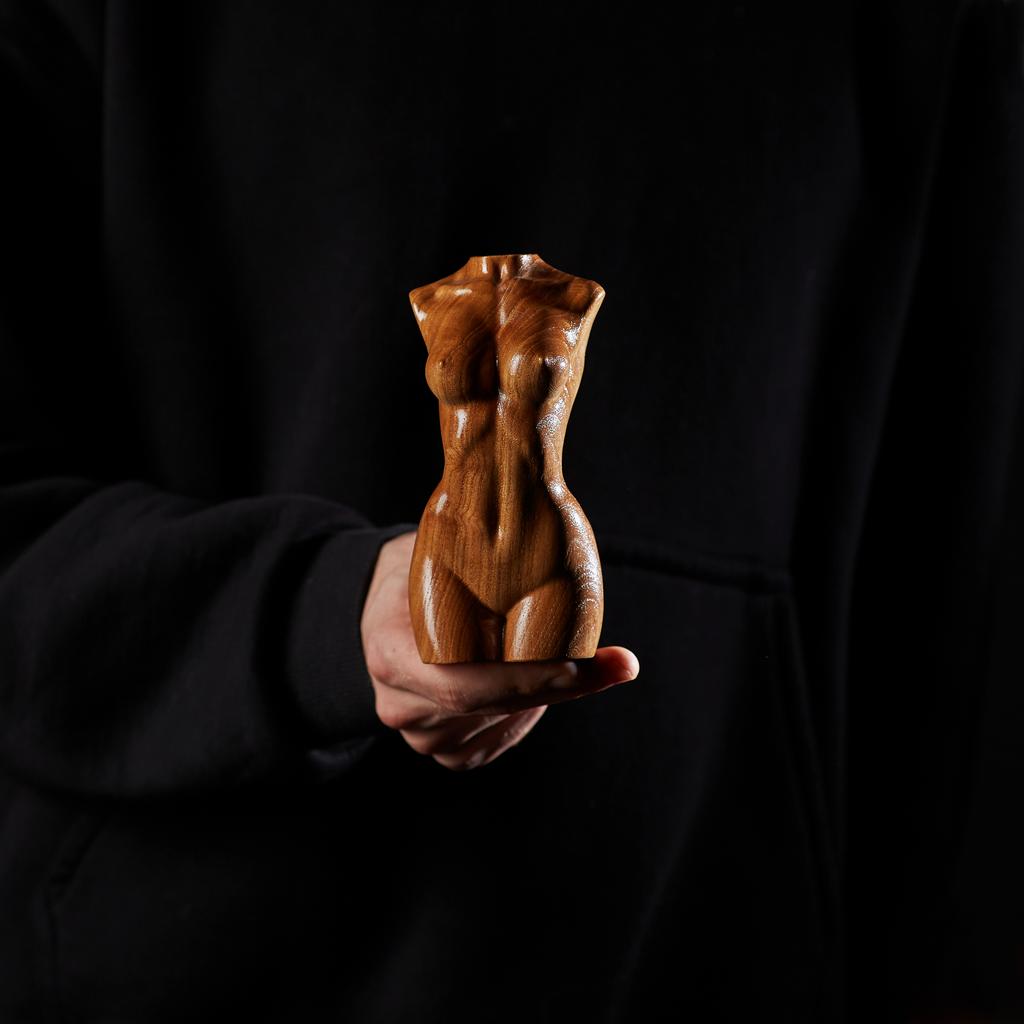 Статуэтка женское тело из древесины карагача