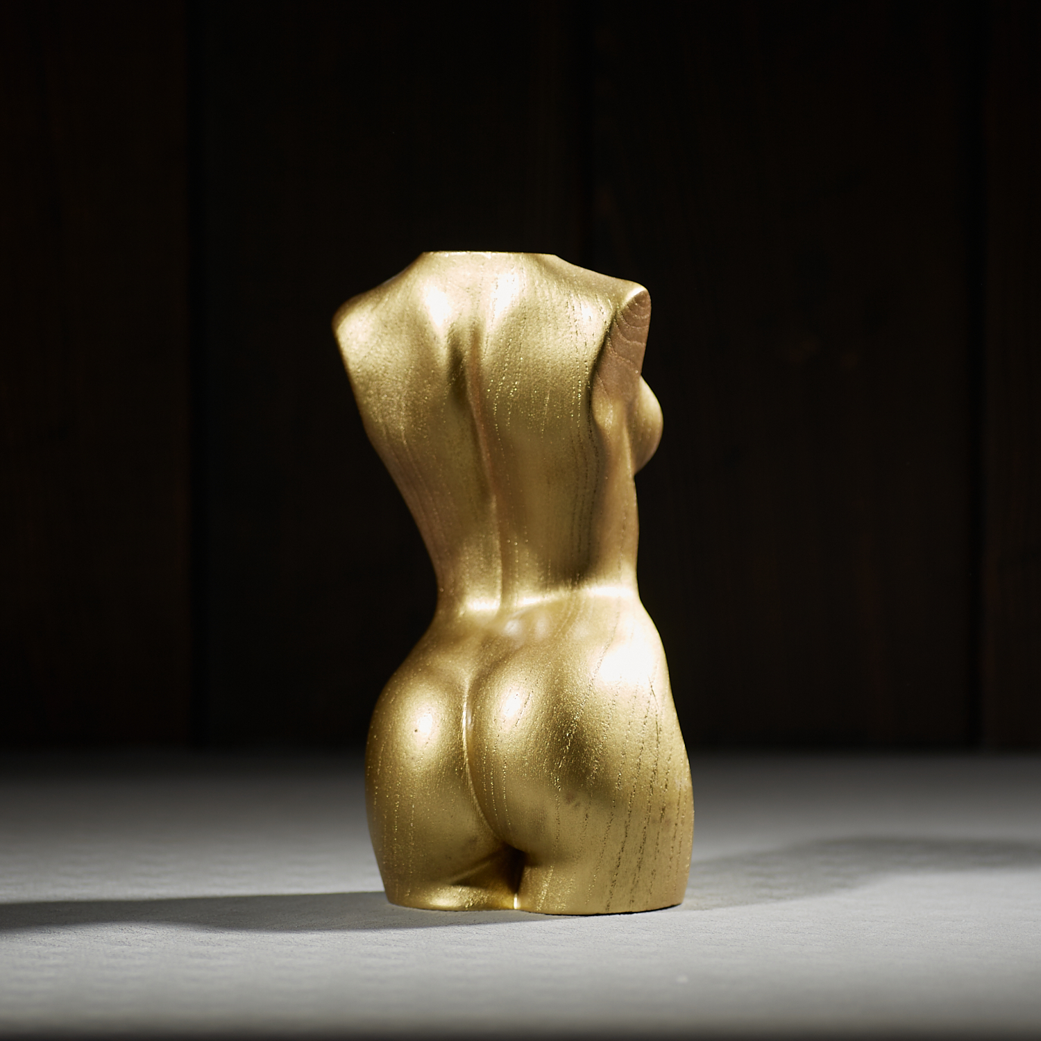 Статуэтка женское тело из древесины дуба золотая