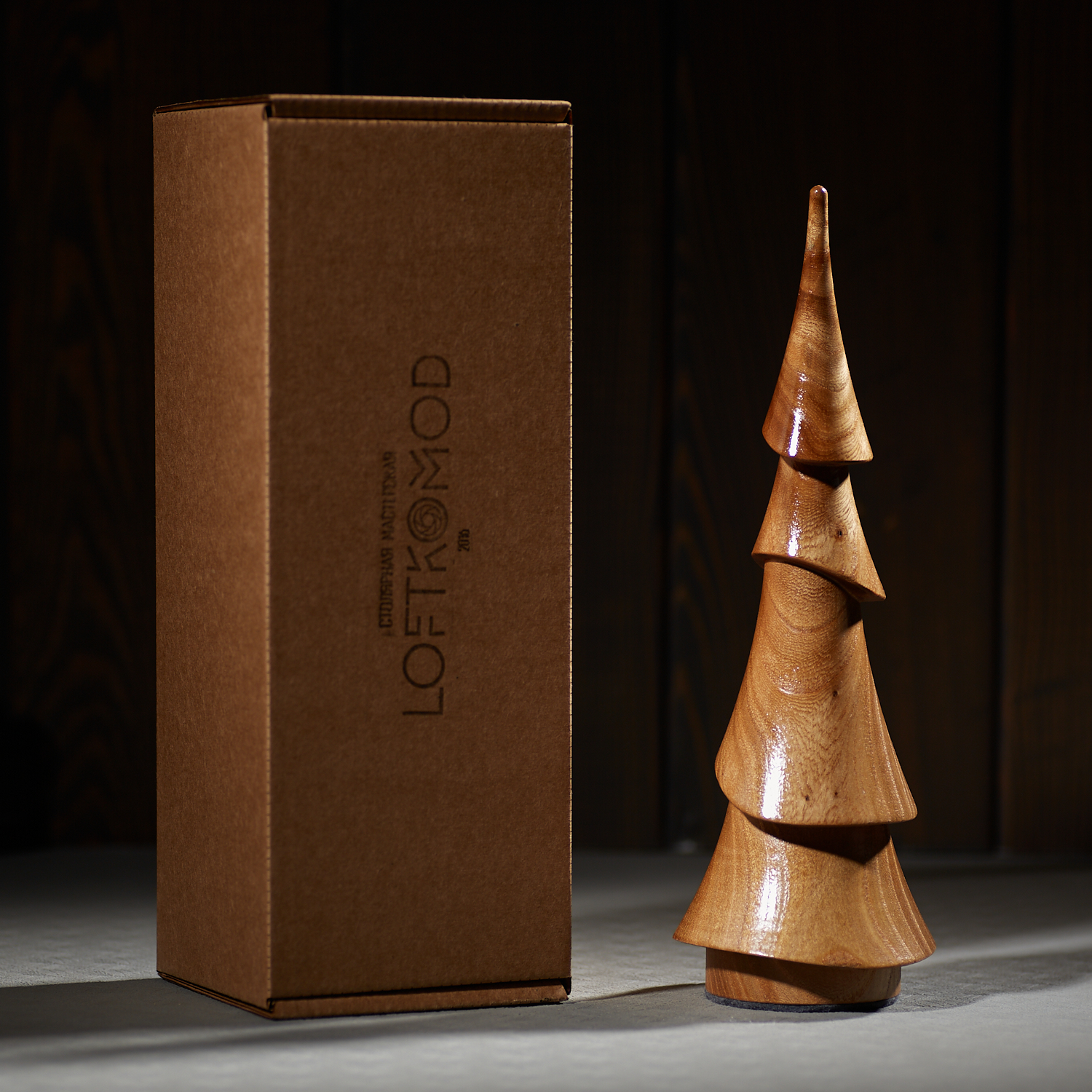 Статуэтка "Ёлка" из массива карагача.