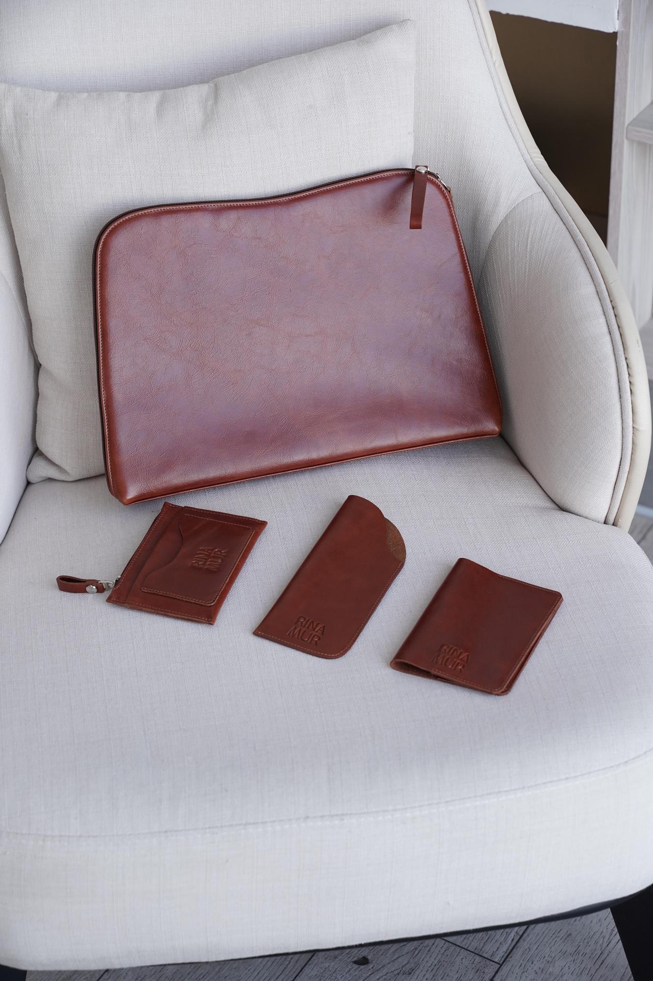 Обложка для паспорта из натуральной кожи цвета орех