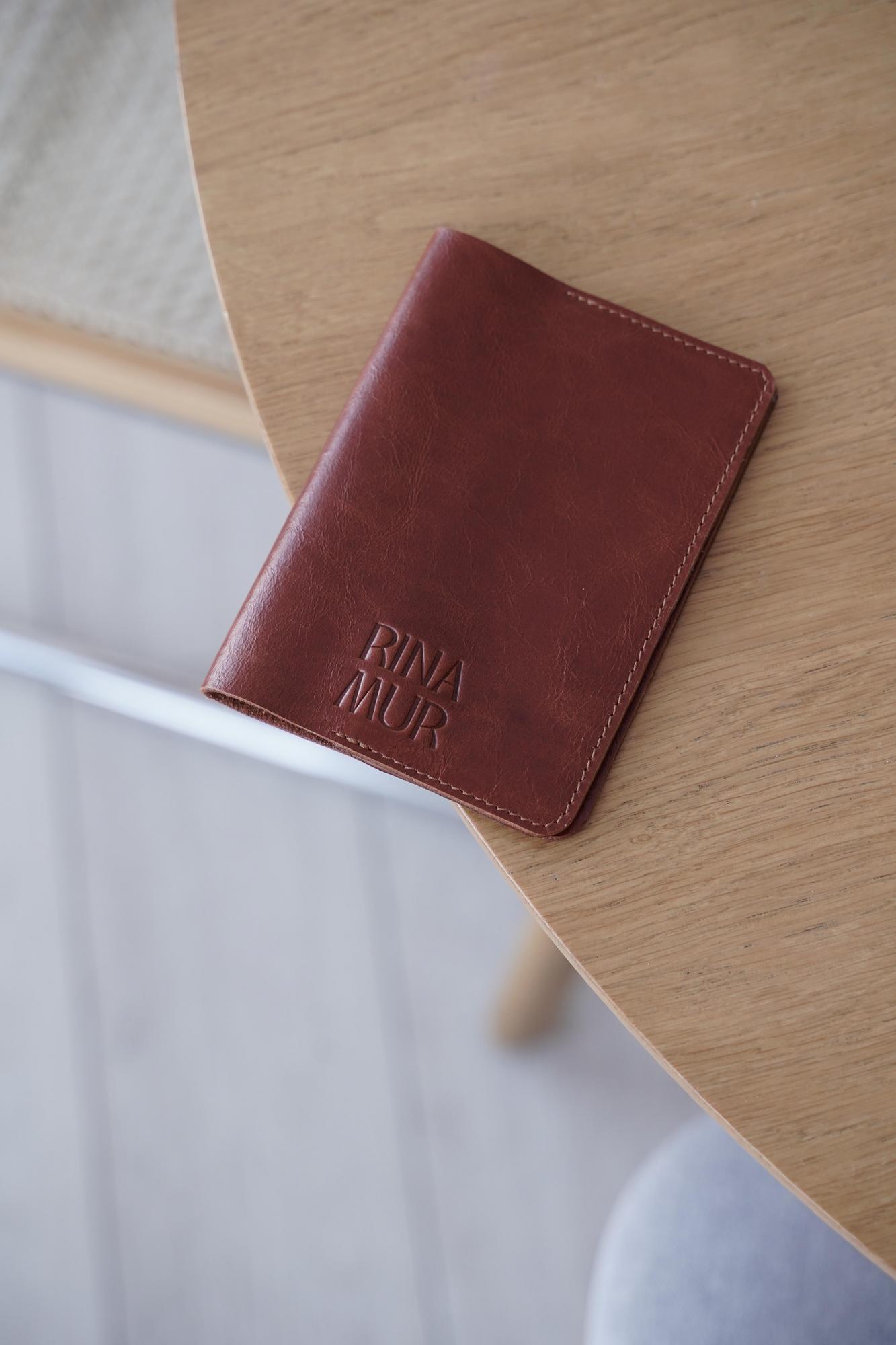 Обложка для паспорта из натуральной кожи цвета орех