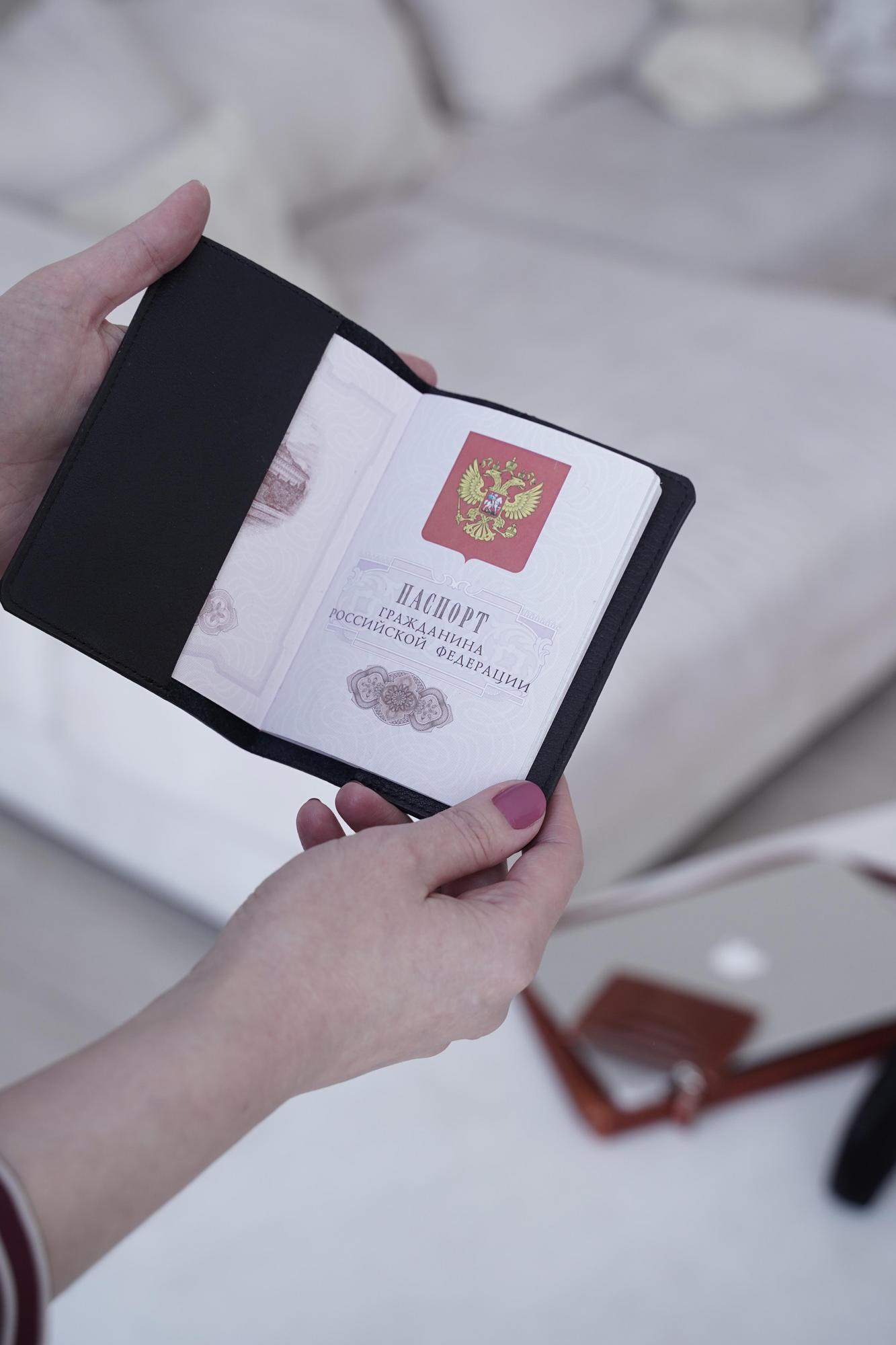 Обложка для паспорта черная