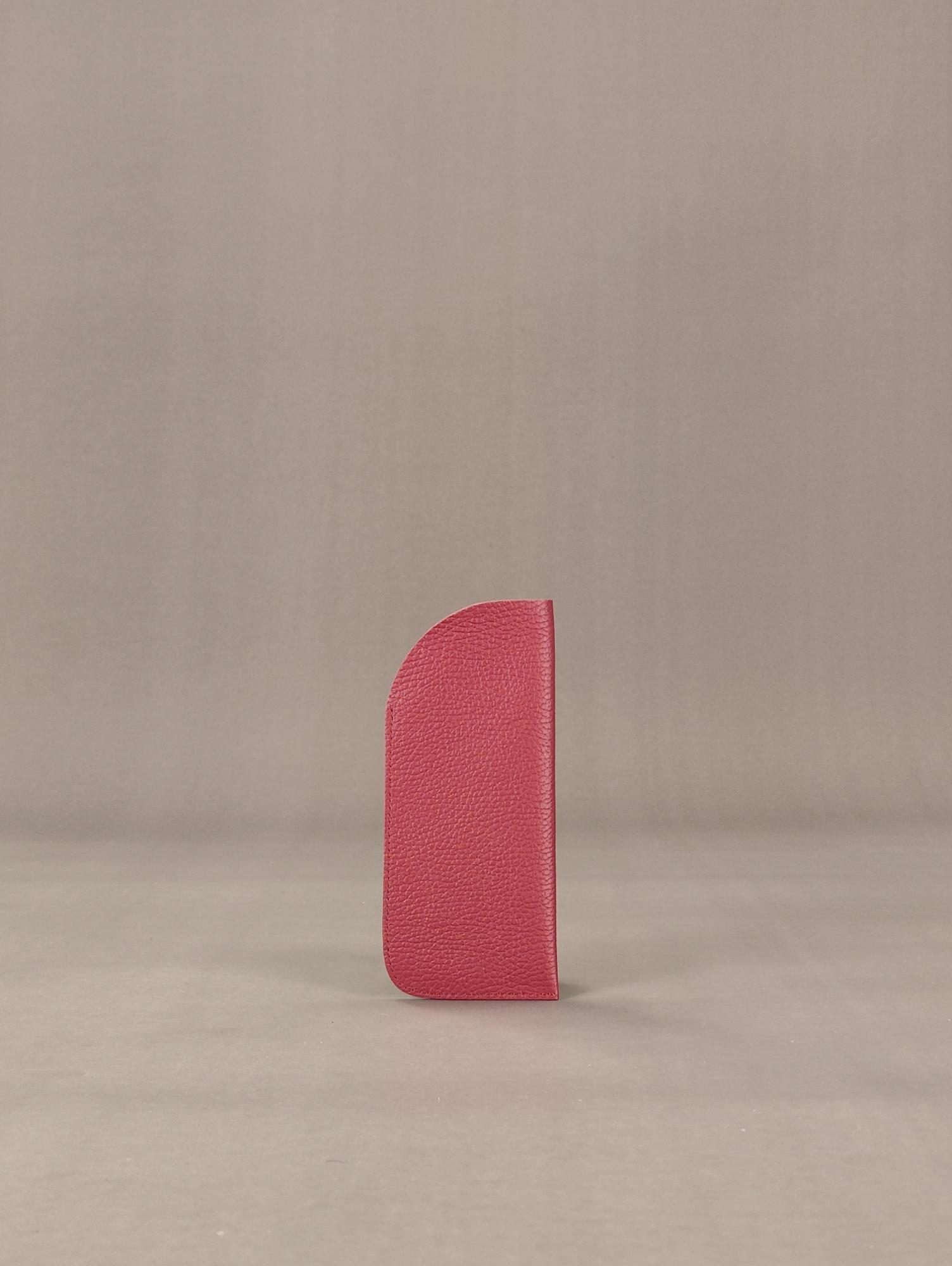 Очечник красная ягода