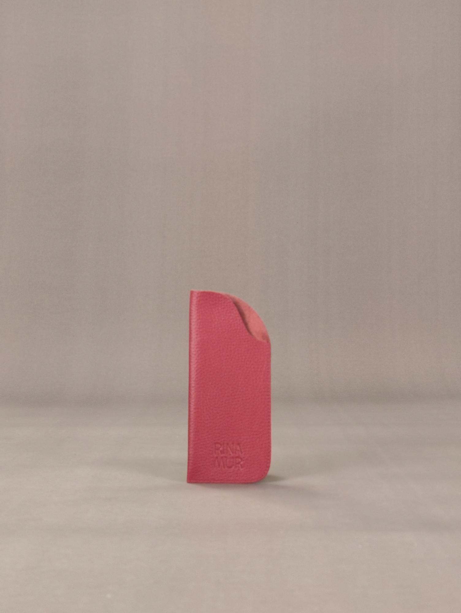 Очечник красная ягода