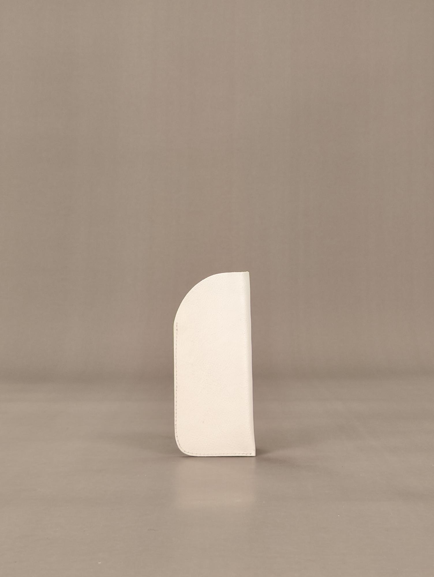 Очечник белый