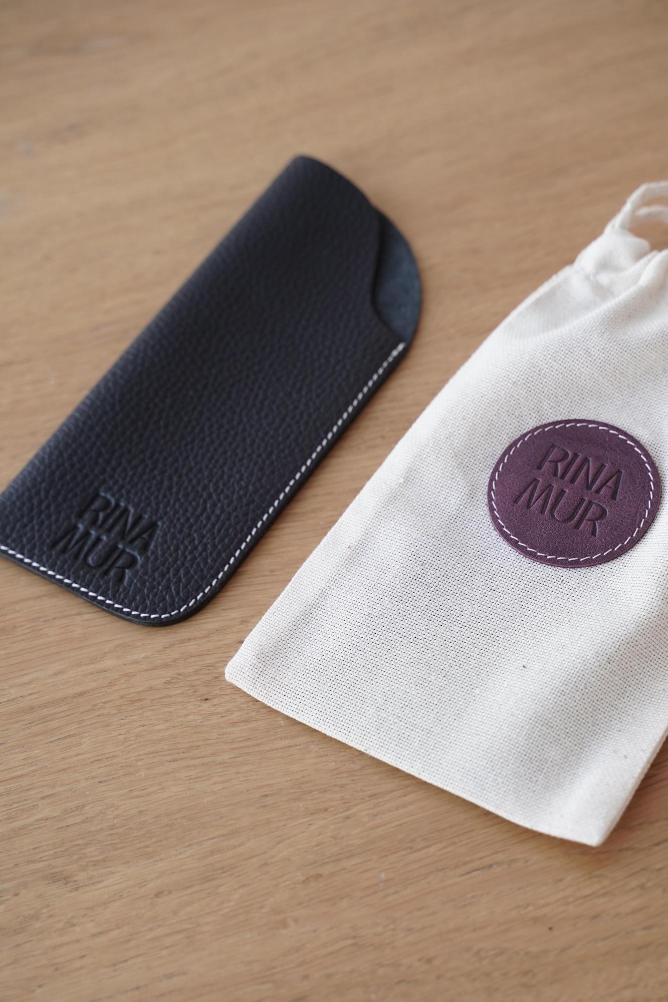 Очечник черный с белой строчкой