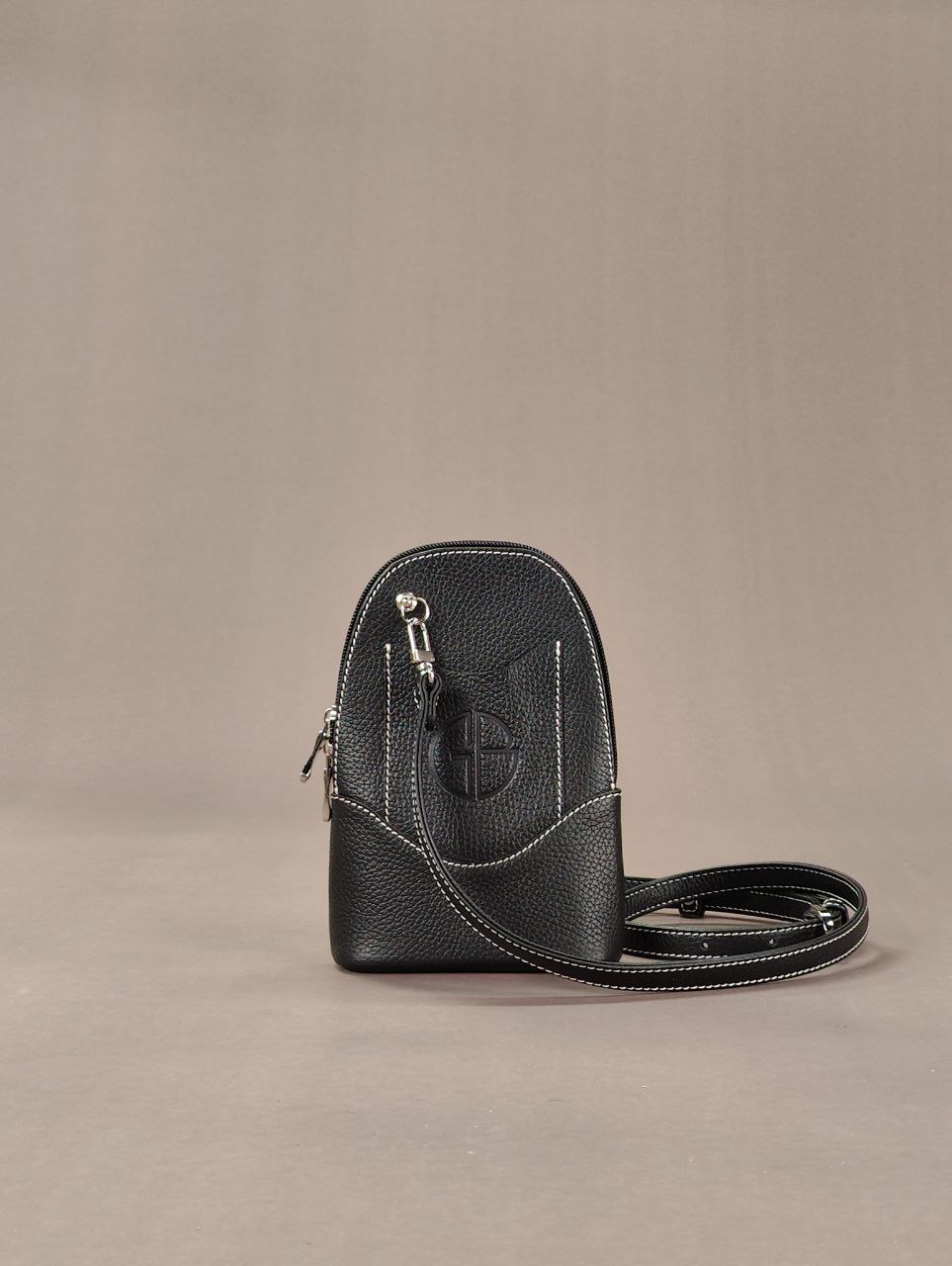 Сумка для телефона "Star" черная с белой строчкой