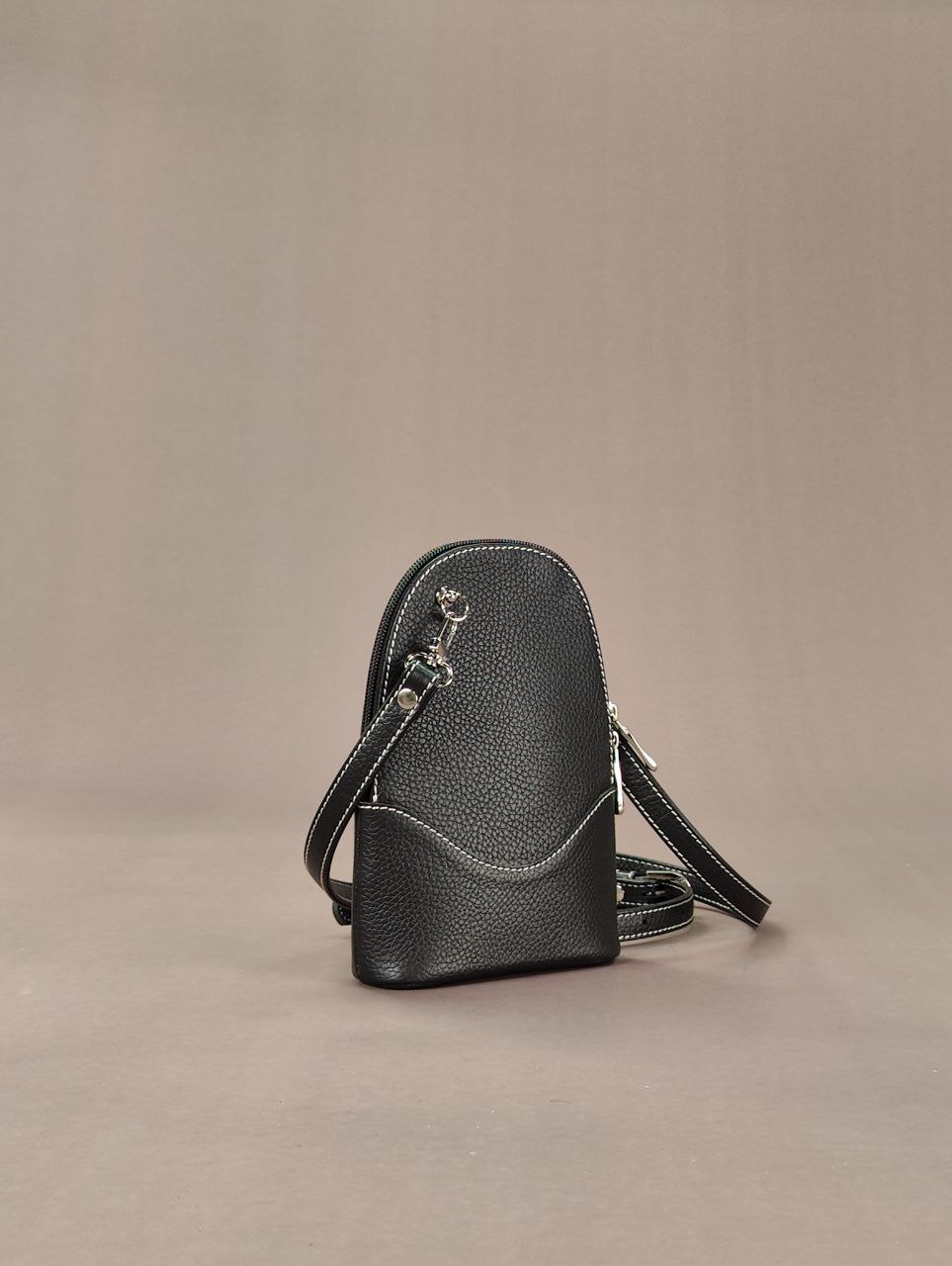 Сумка для телефона "Star" черная с белой строчкой