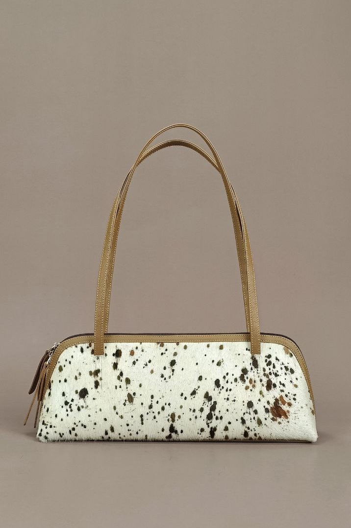 Сумка-такса "Fluffy" из меха с принтом коровки, цвет кэмел