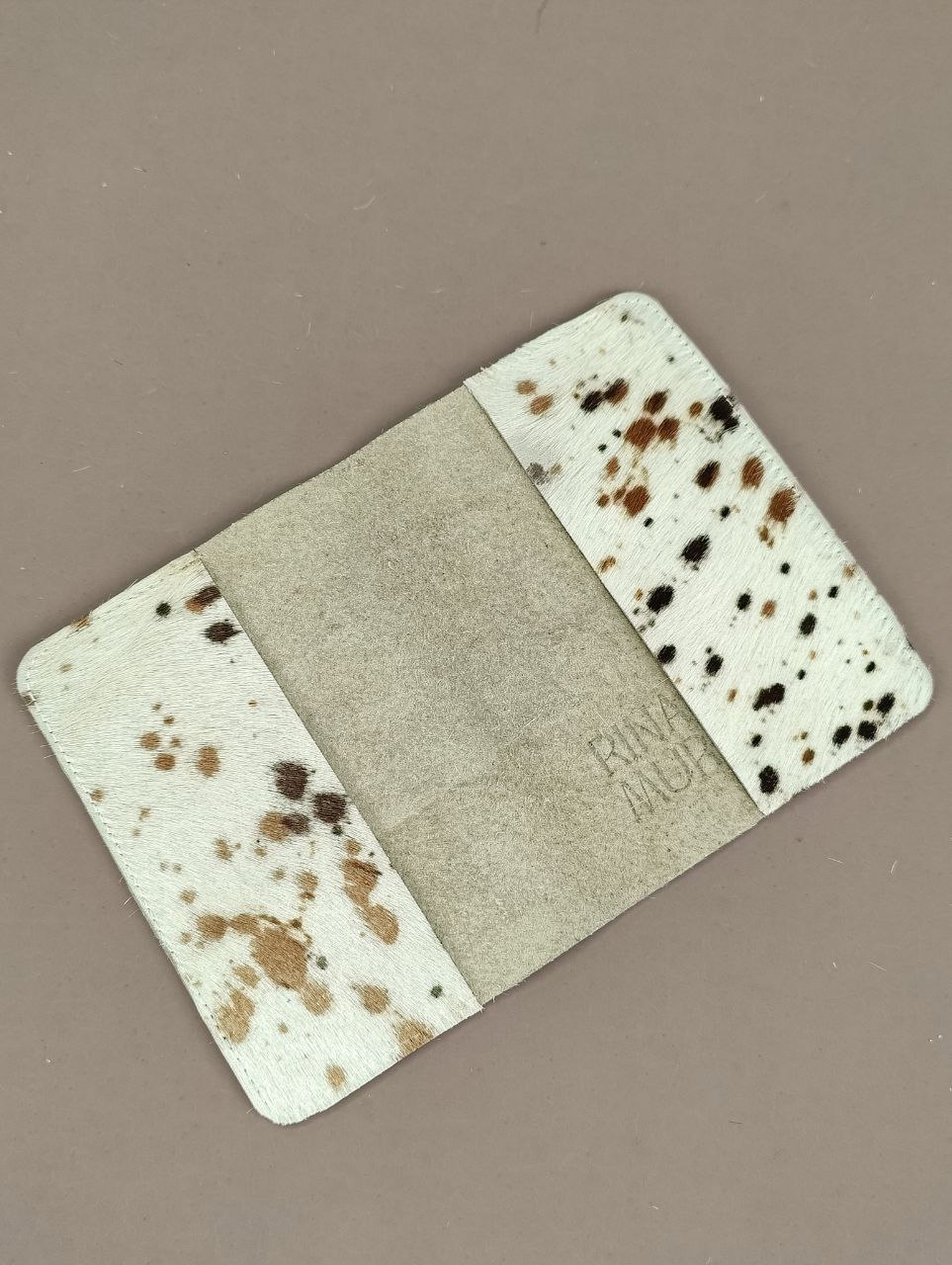 Обложка на паспорт из меха с принтом коровки