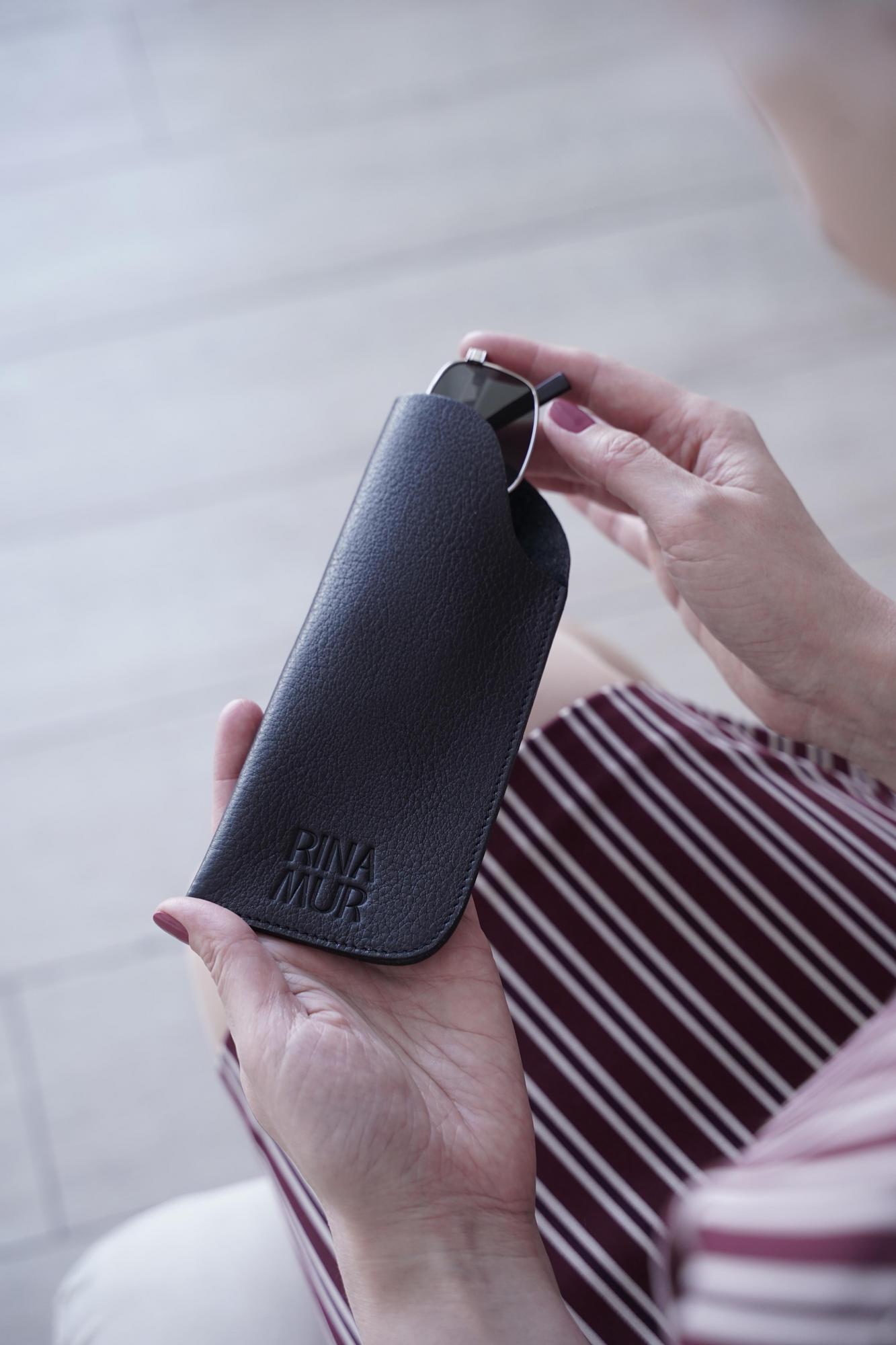 Очечник черный из натуральной ченой кожи