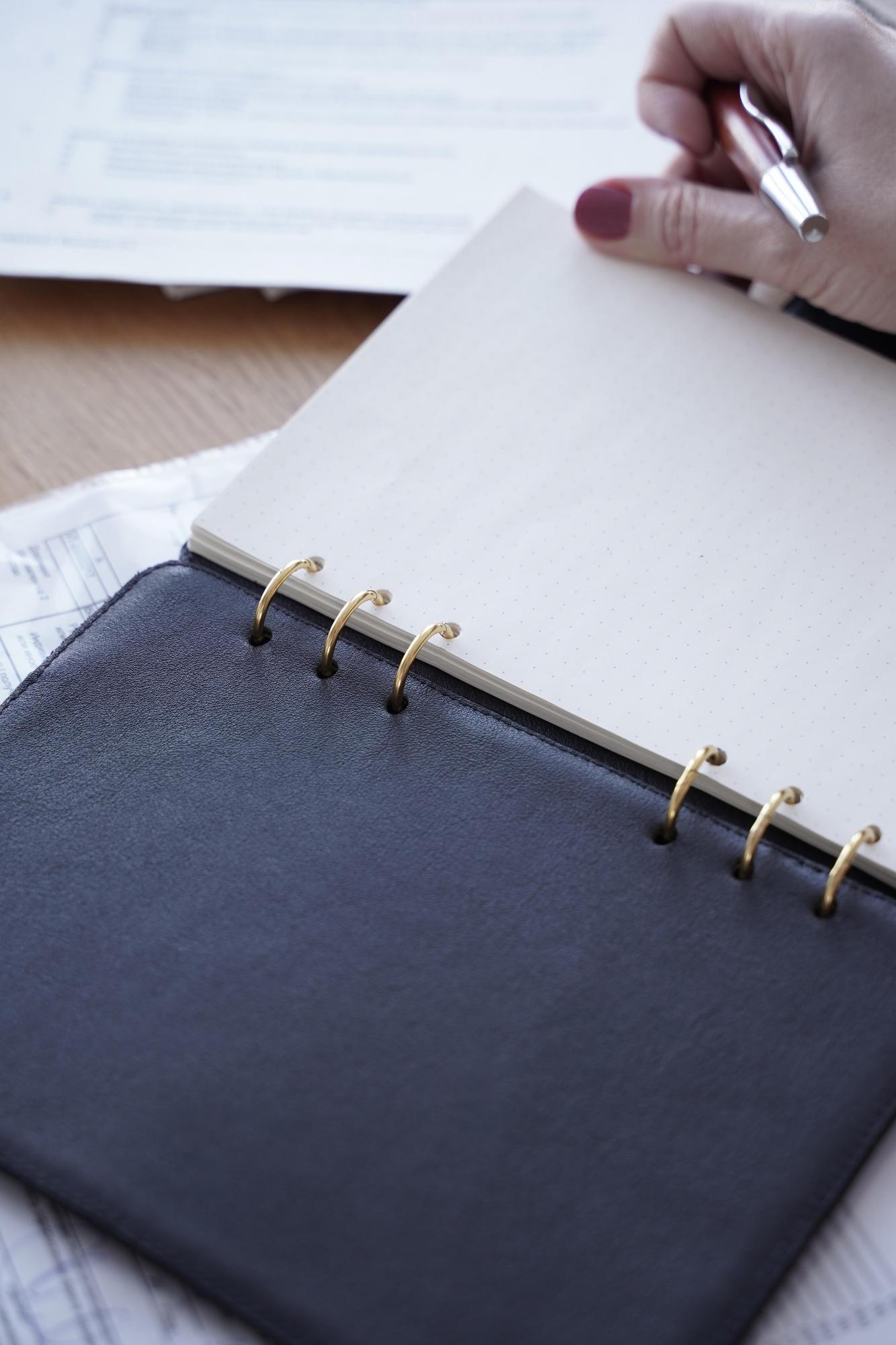 Блокнот А5 на кольцах из натуральной кожи премиум уровня черного цвета