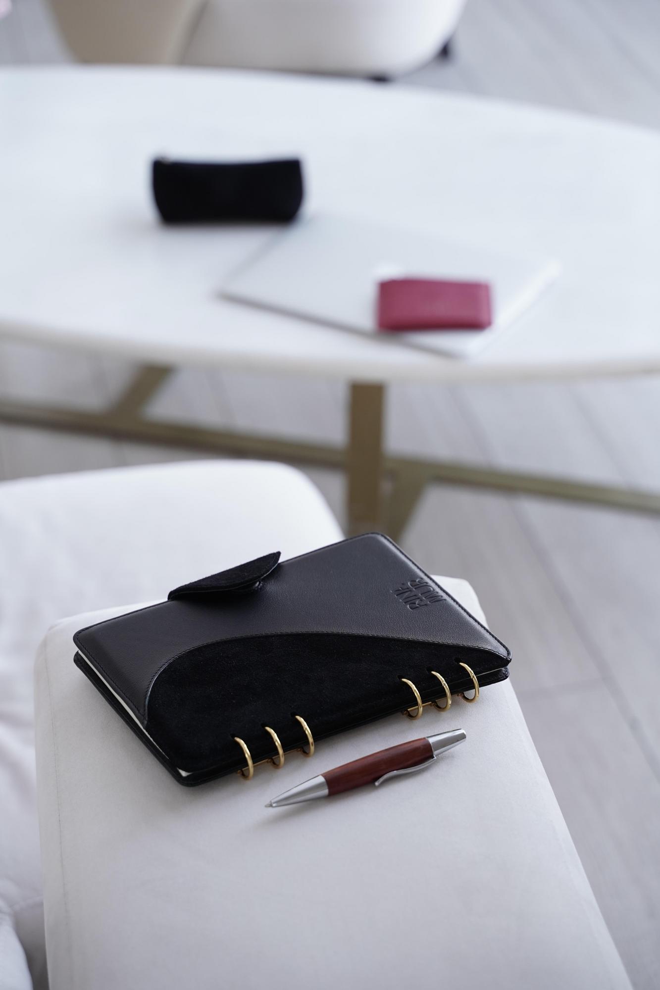 Блокнот А5 на кольцах из натуральной кожи премиум уровня черного цвета