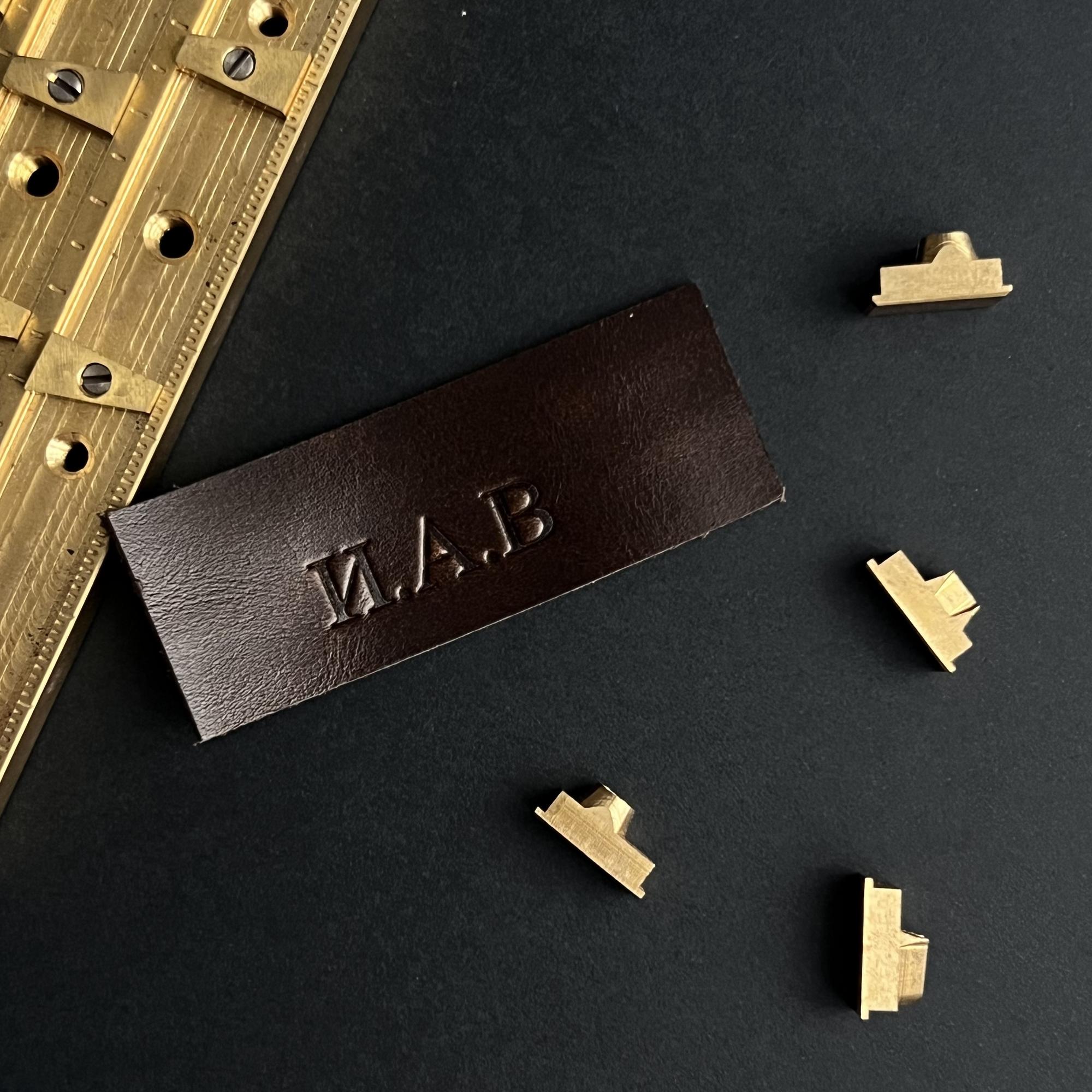 Горячее тиснение инициалов/имени