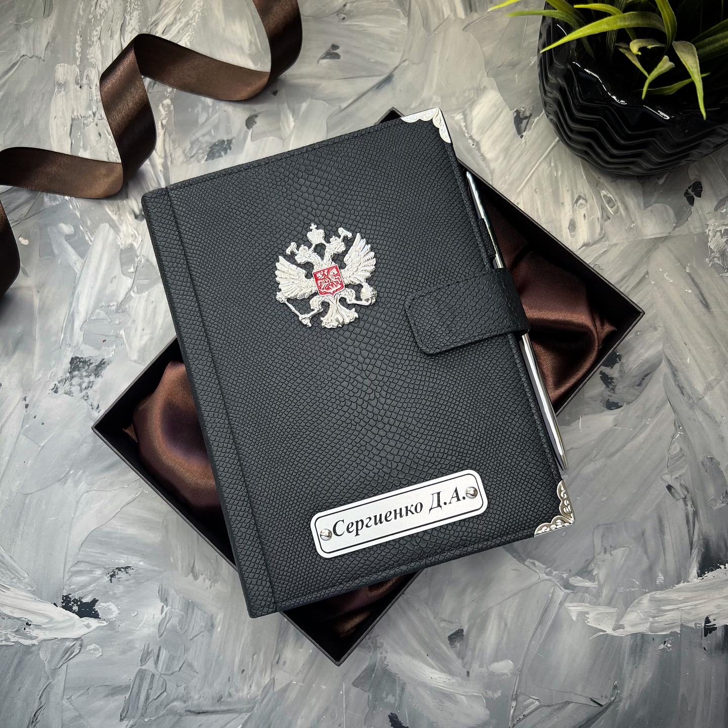 Ежедневник из эко кожи с табличкой и гербом