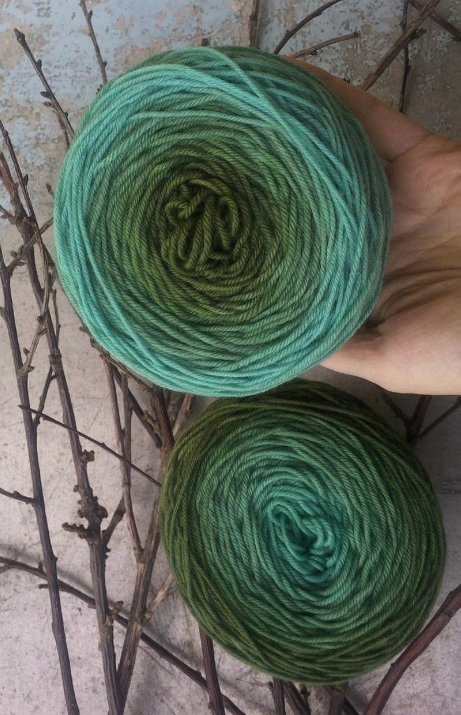 extrafine merino Sock 4 ply(Lana Grossa meilenweit merino extrafine ) "оливково-мятные" 91 гр носочный градиентный набор 420 м/100гр