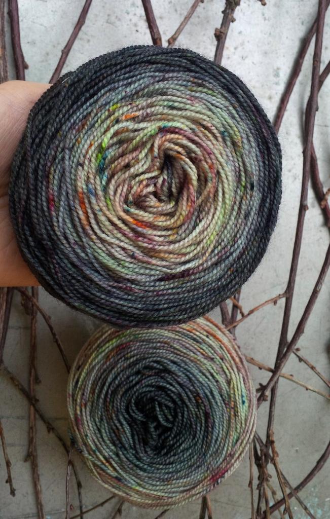 Titanium Sock High Twist  для удлиненных носков 98 гр "Осенние камни"  с классическим нанесением крапушек" носочный градиентный набор   носочная пряжа на английской основе 425 м/100гр Titanium Sock H