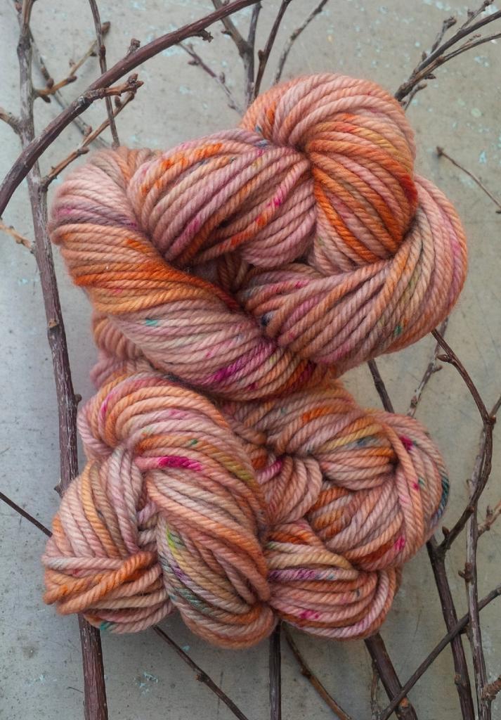 мини пасма "Чайная Роза" 4 ply  для зоны с жаккардом для создания шапки Machu Picchu Hat