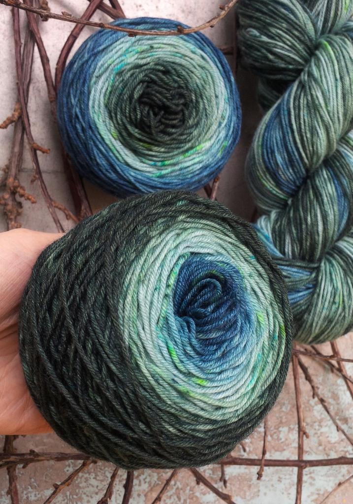 merino sock 400  " Горный лес с легкой крапчатостью" носочный градиентные набор на носочной основе меринос с нейлоном 400м/100гр