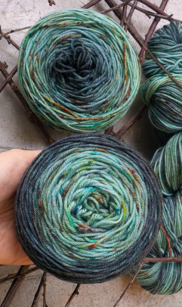 merino sock 400  " Озеро русалок с крапушками" носочный градиентные набор на носочной основе меринос с нейлоном 400м/100гр