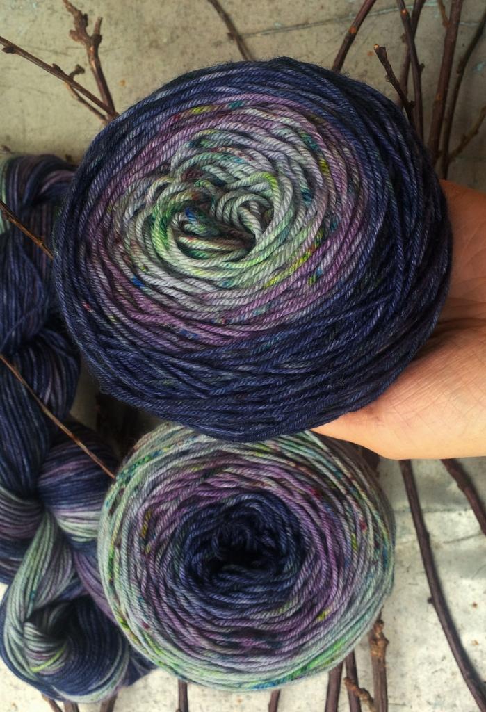 merino sock 400  "  Русалочьи фиалки туманные  с крапушками"  носочный  градиентный набор на носочной основе меринос с нейлоном 400м/100гр