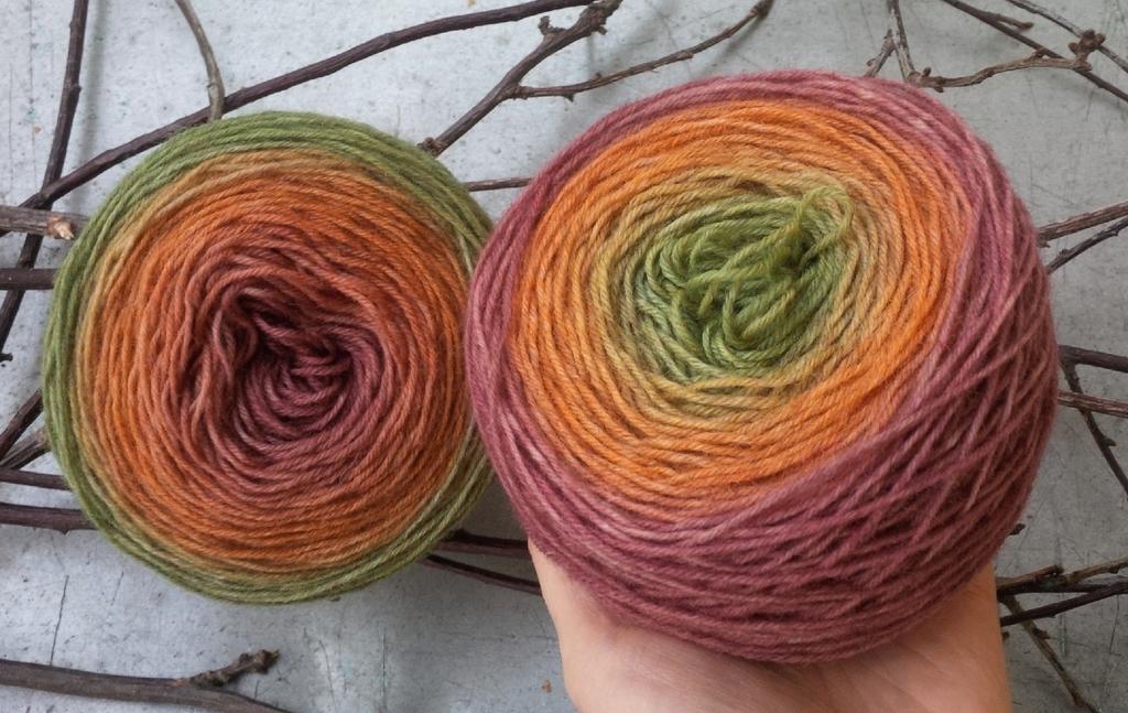 градиентный набор  на  базе  Lana Grossa  не подвергавшейся отбелке /  шерсть superwash / полиамид "Осенняя листва и яблоки "   420 м/100гр