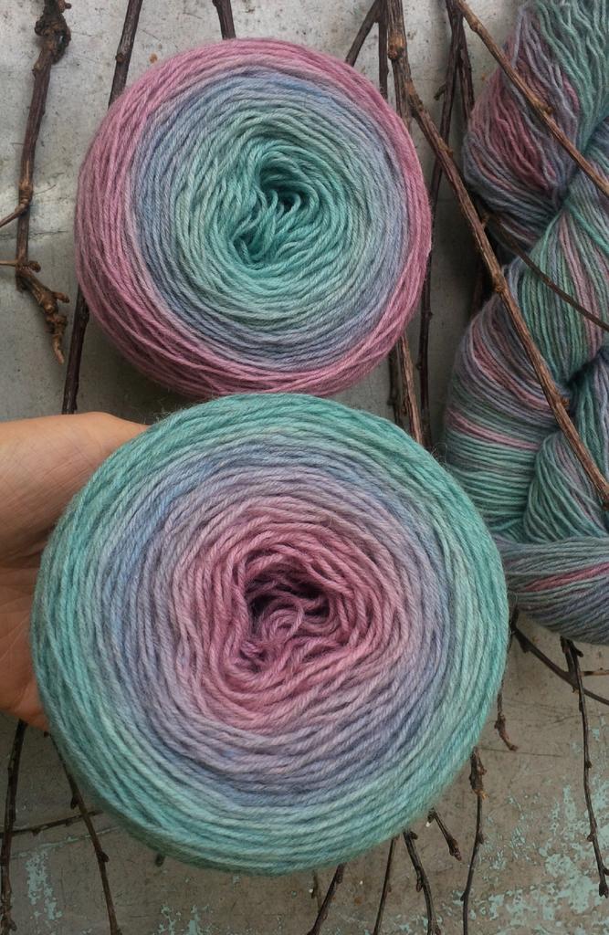 градиентный набор  на  базе  Lana Grossa  не подвергавшейся отбелке /  шерсть superwash / полиамид "Pearl "   420 м/100гр