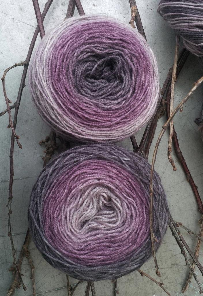 градиентный набор  на  базе  Lana Grossa  не подвергавшейся отбелке /  шерсть superwash / полиамид "Дым"   420 м/100гр