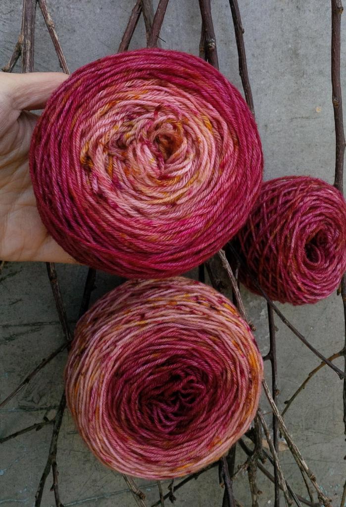 Градиентный набор +мини моток для пятки "Колядки" 85 гр ; 420 м/100гр