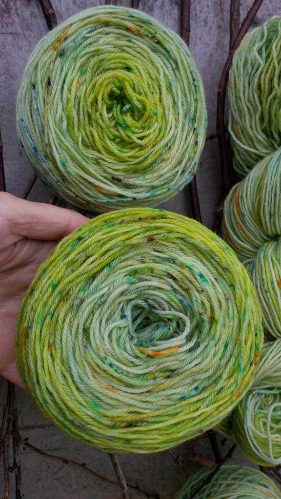 Градиентный набор  +мини моток для пятки "Похититель рождества" на классической шерстяной носочной основе с сильной отбелкой  420 м/100гр