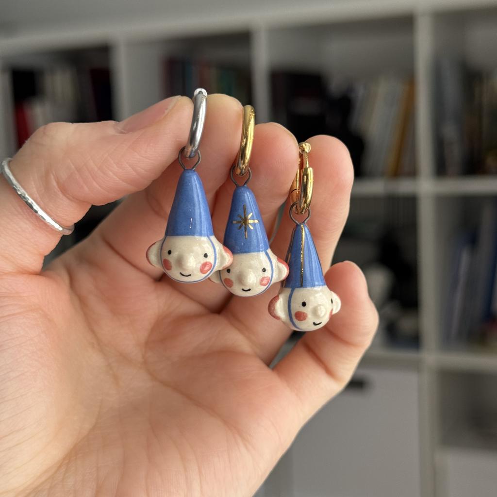 моносерьга гномик синий