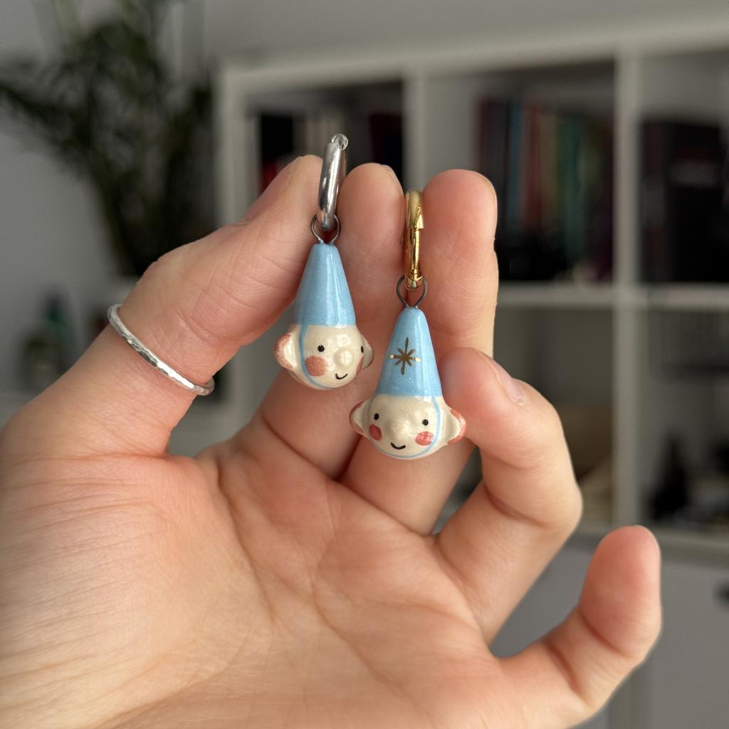 моносерьга гномик голубой