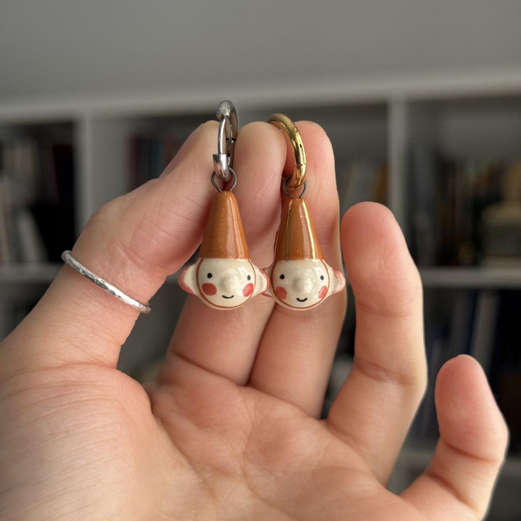 моносерьга гномик охристый