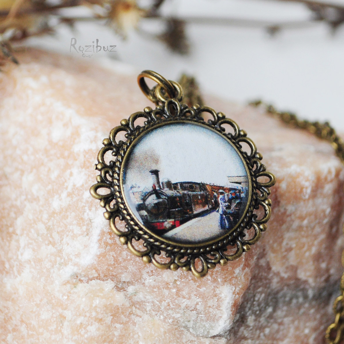 Поезд из книги - винтажный кулон на длинной цепочке