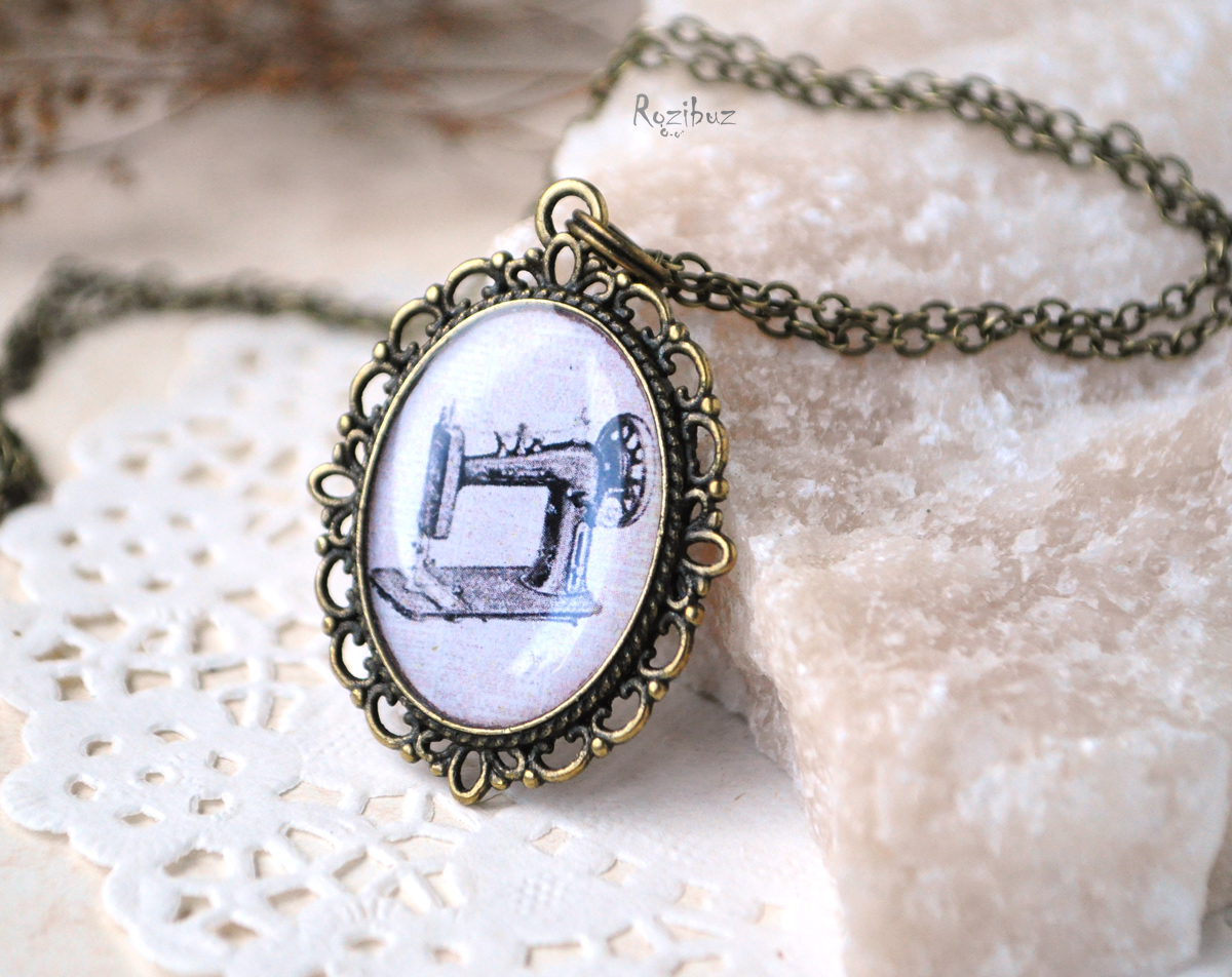 Швейная машинка - винтажный кулон на длинной цепочке