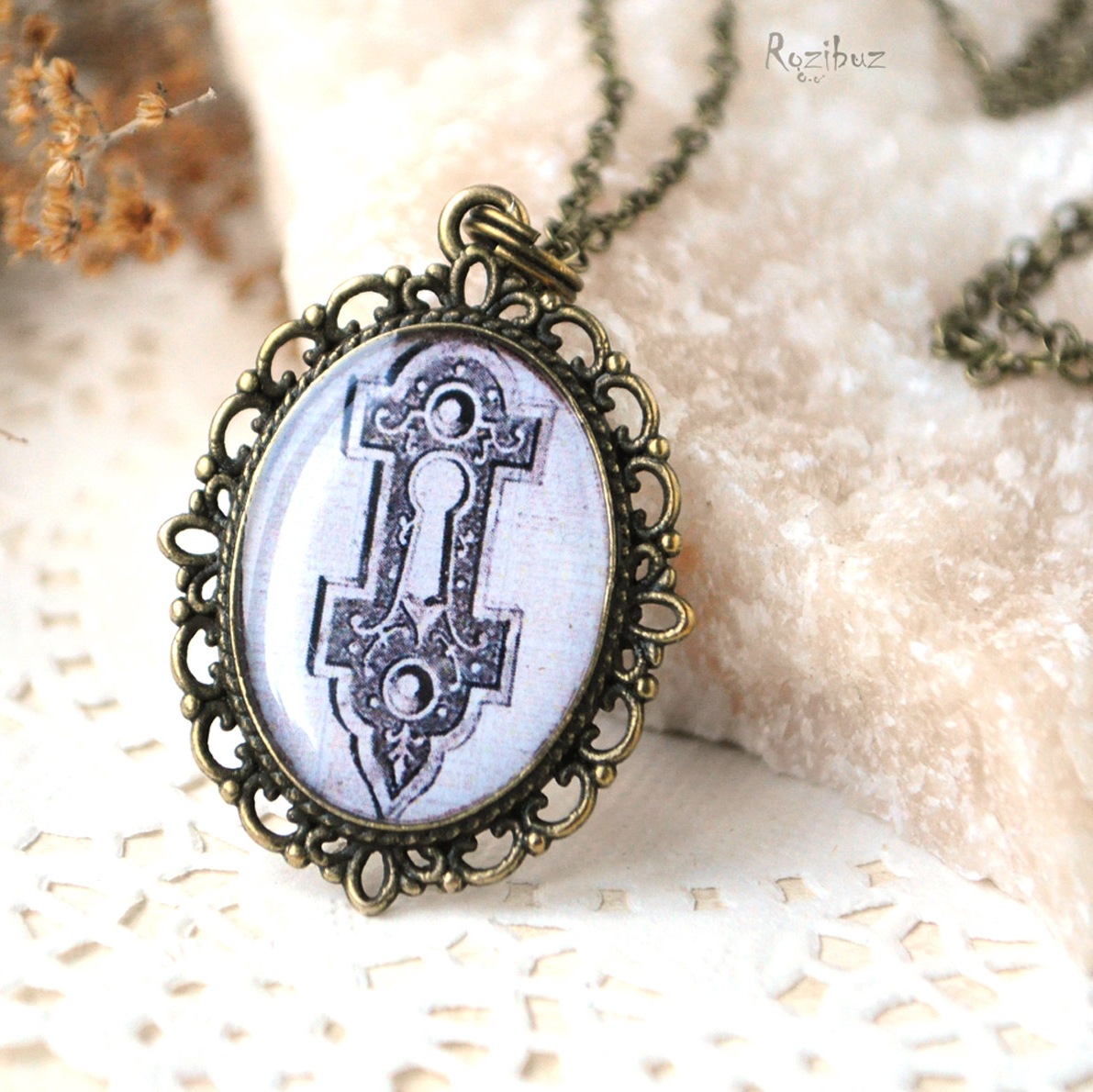 Замочная скважина - винтажный кулон на длинной цепочке