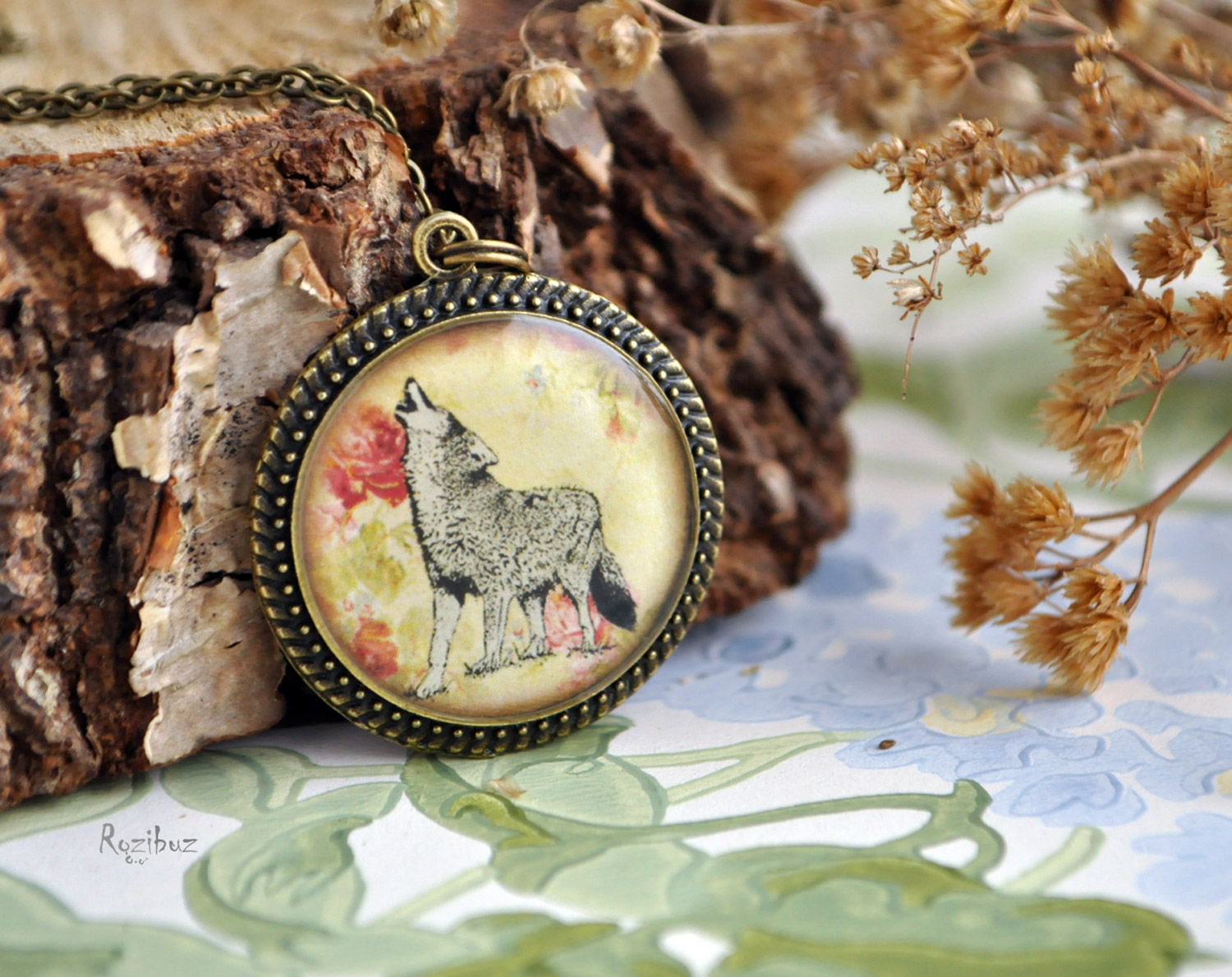 Волк - винтажный кулон на длинной цепочке