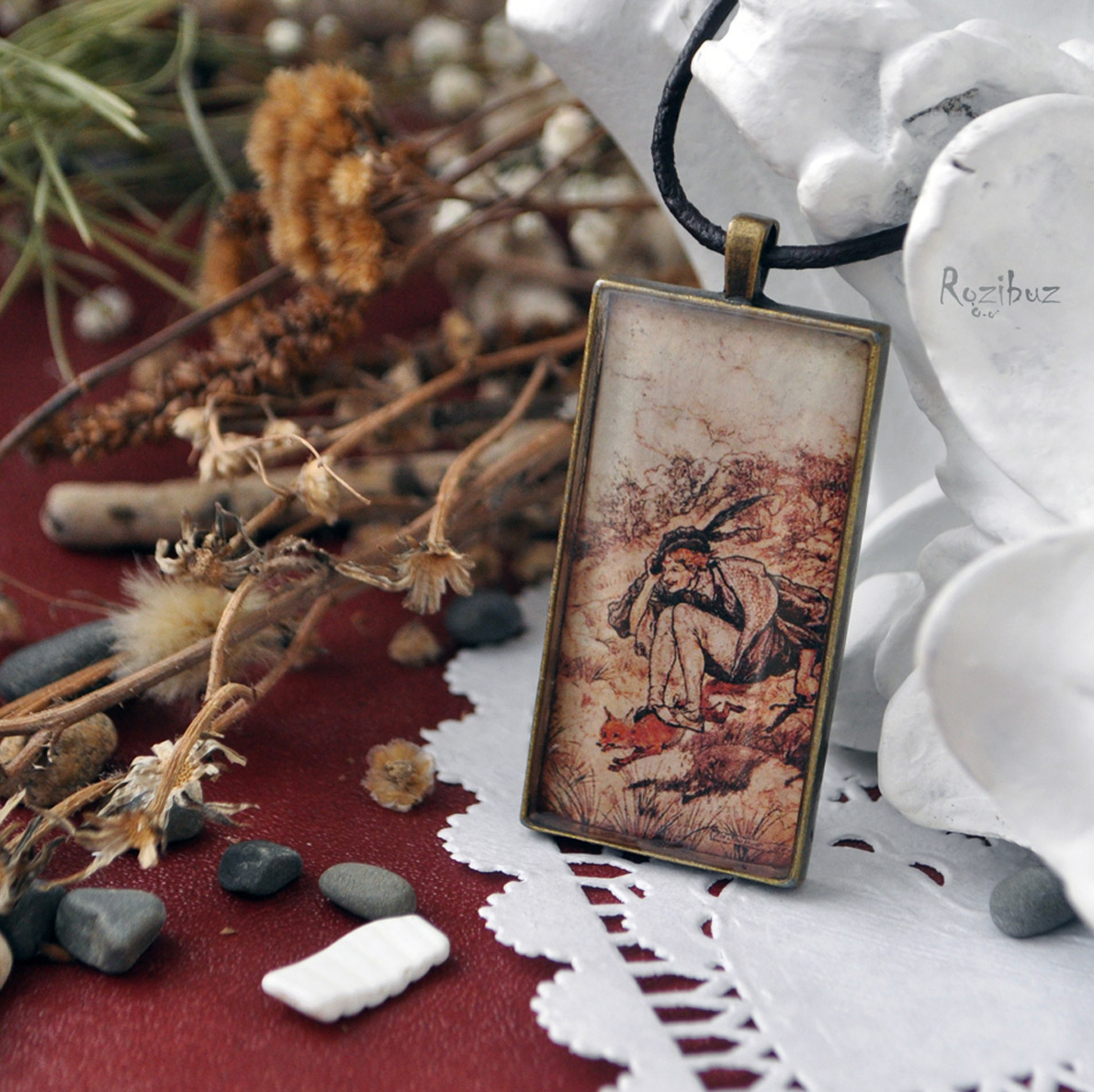 Королевич и лисица - винтажный кулон