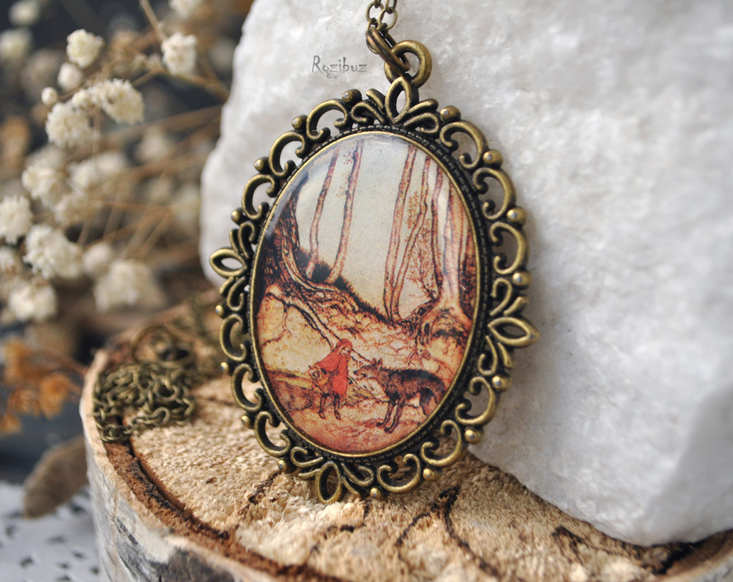 Красная шапочка и серый волк - большой винтажный кулон на длинной цепочке
