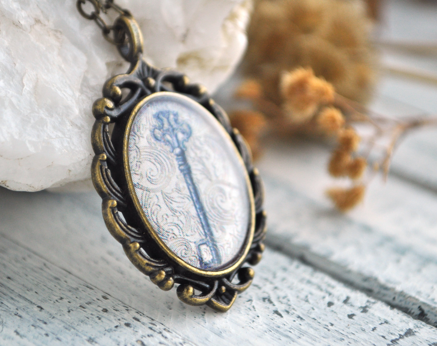 Ключ - винтажный кулон на длинной цепочке